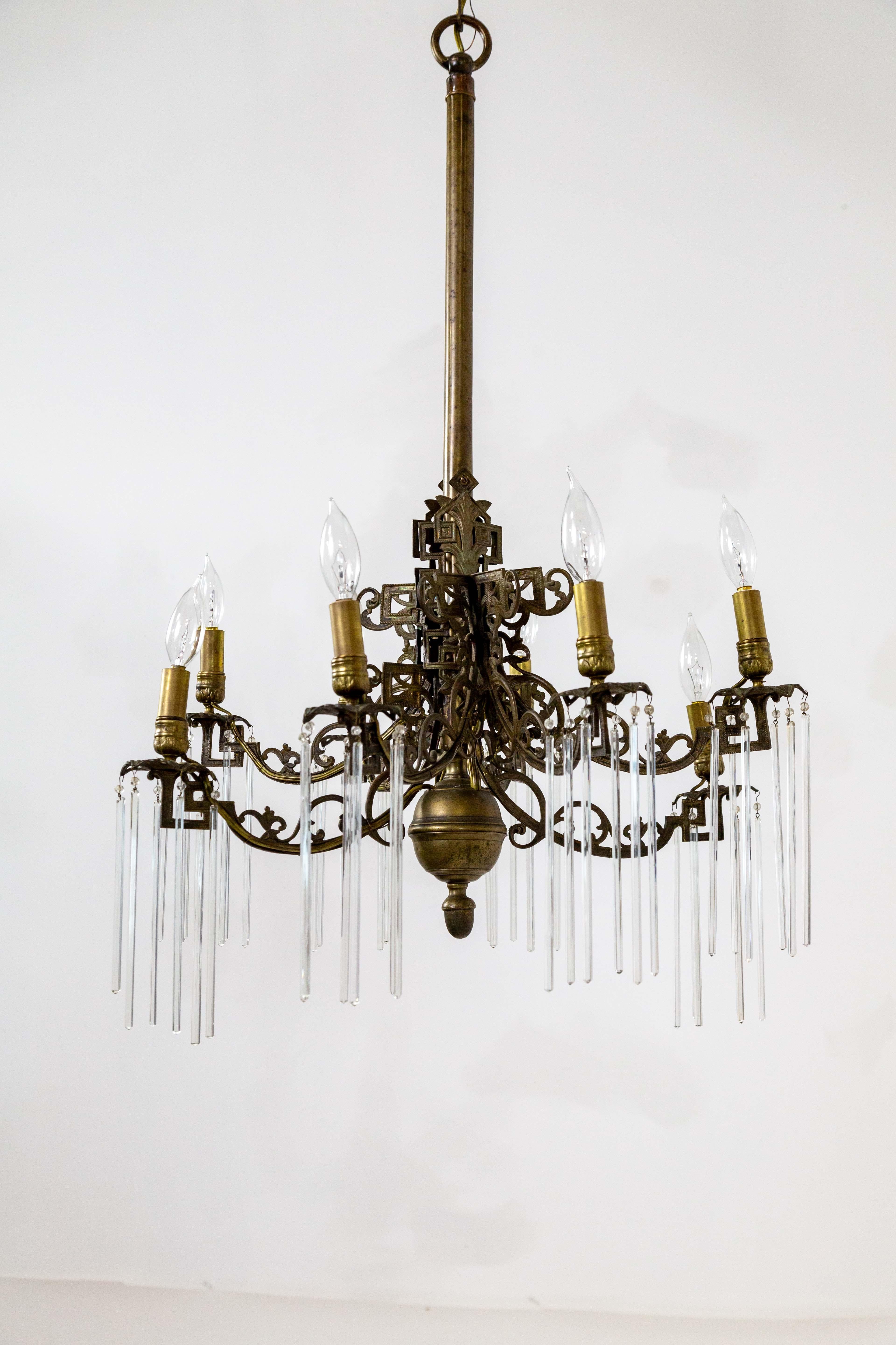 Lampadario vittoriano a curva C in ottone antico con aste di cristallo in vendita 9