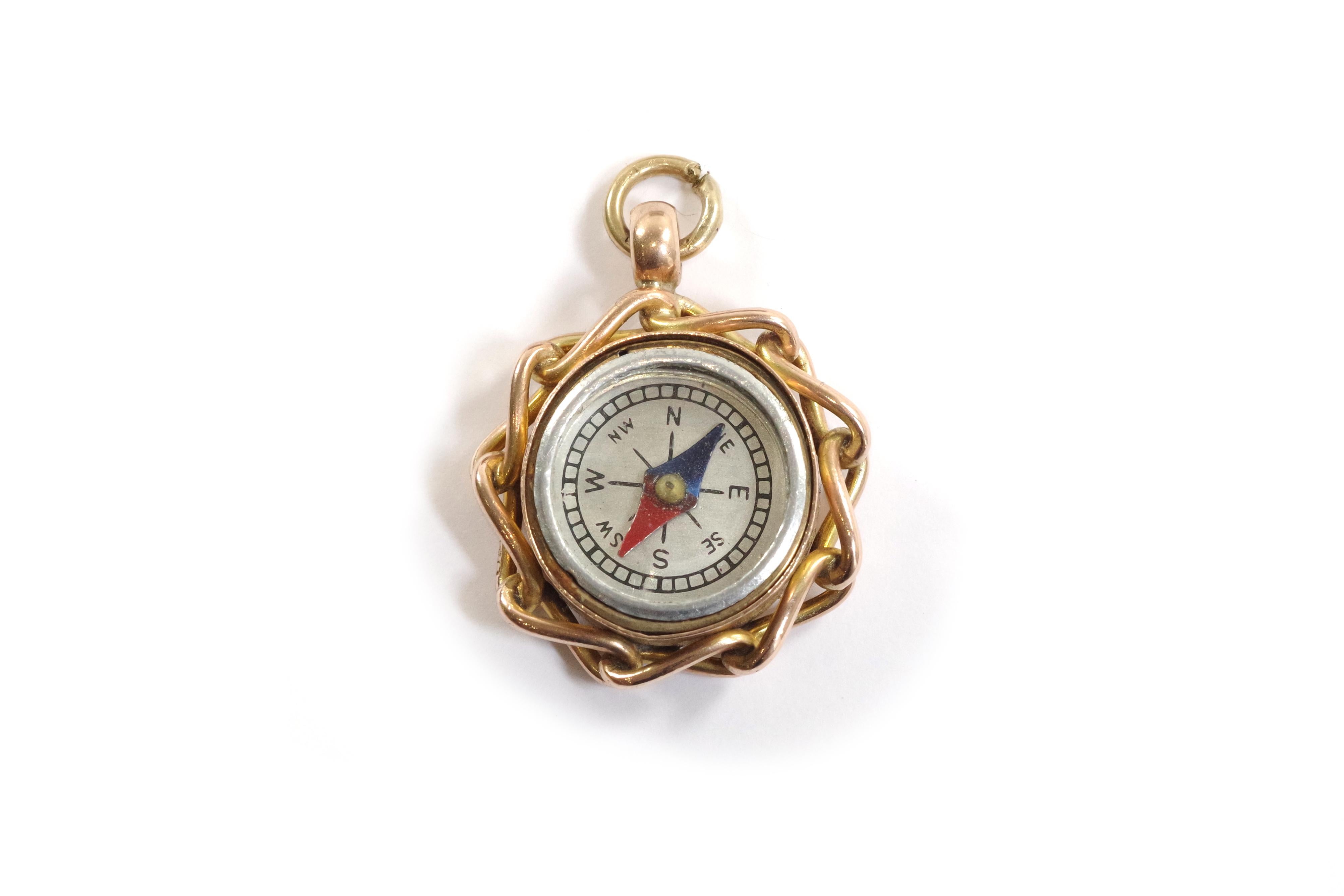 Victorian antique compass pendant in 9 karats gold In Fair Condition For Sale In PARIS, FR