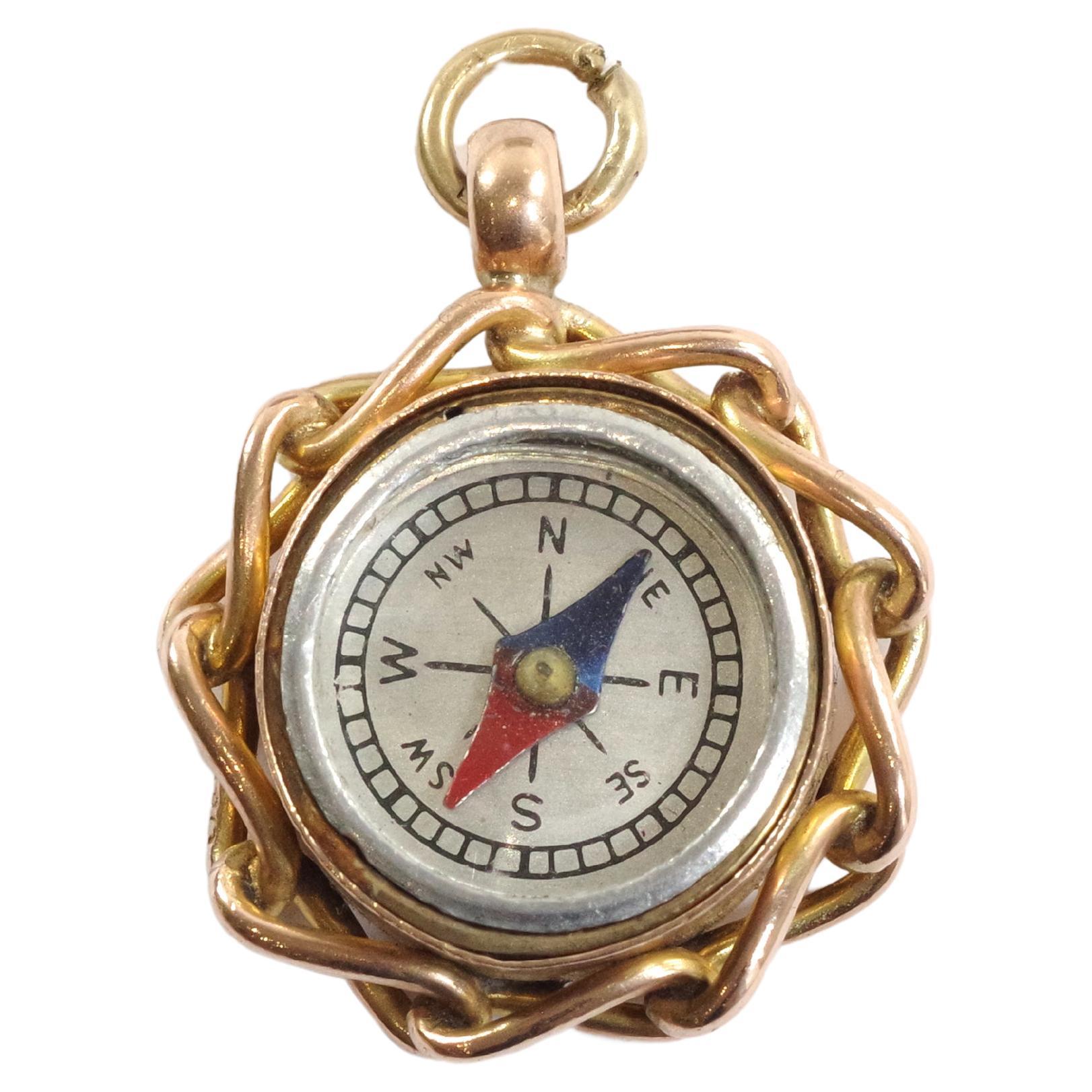 Victorian antique compass pendant in 9 karats gold For Sale