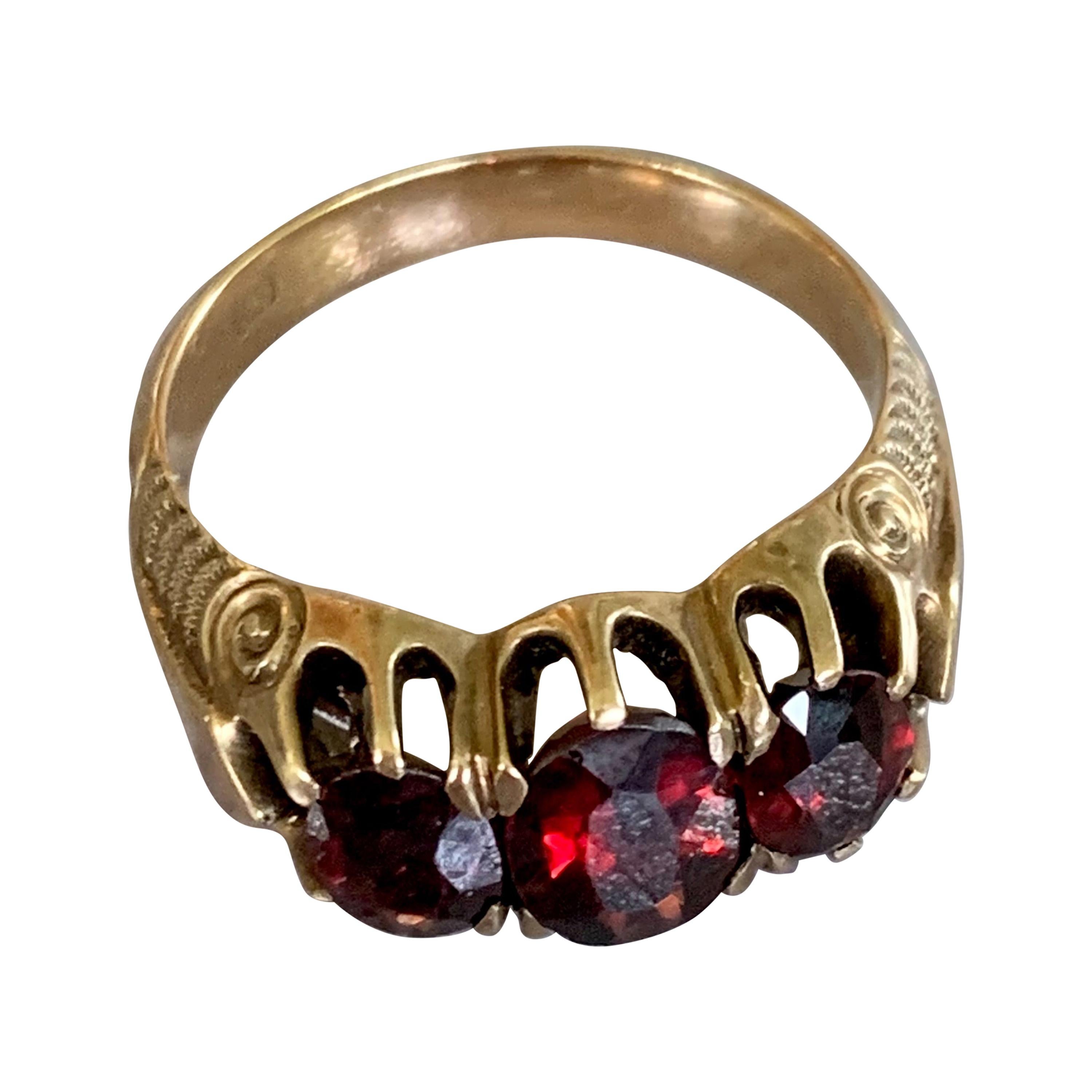 Victorian Antique Garnet 3-Stone 14 Karat Yellow Gold Men's Ring