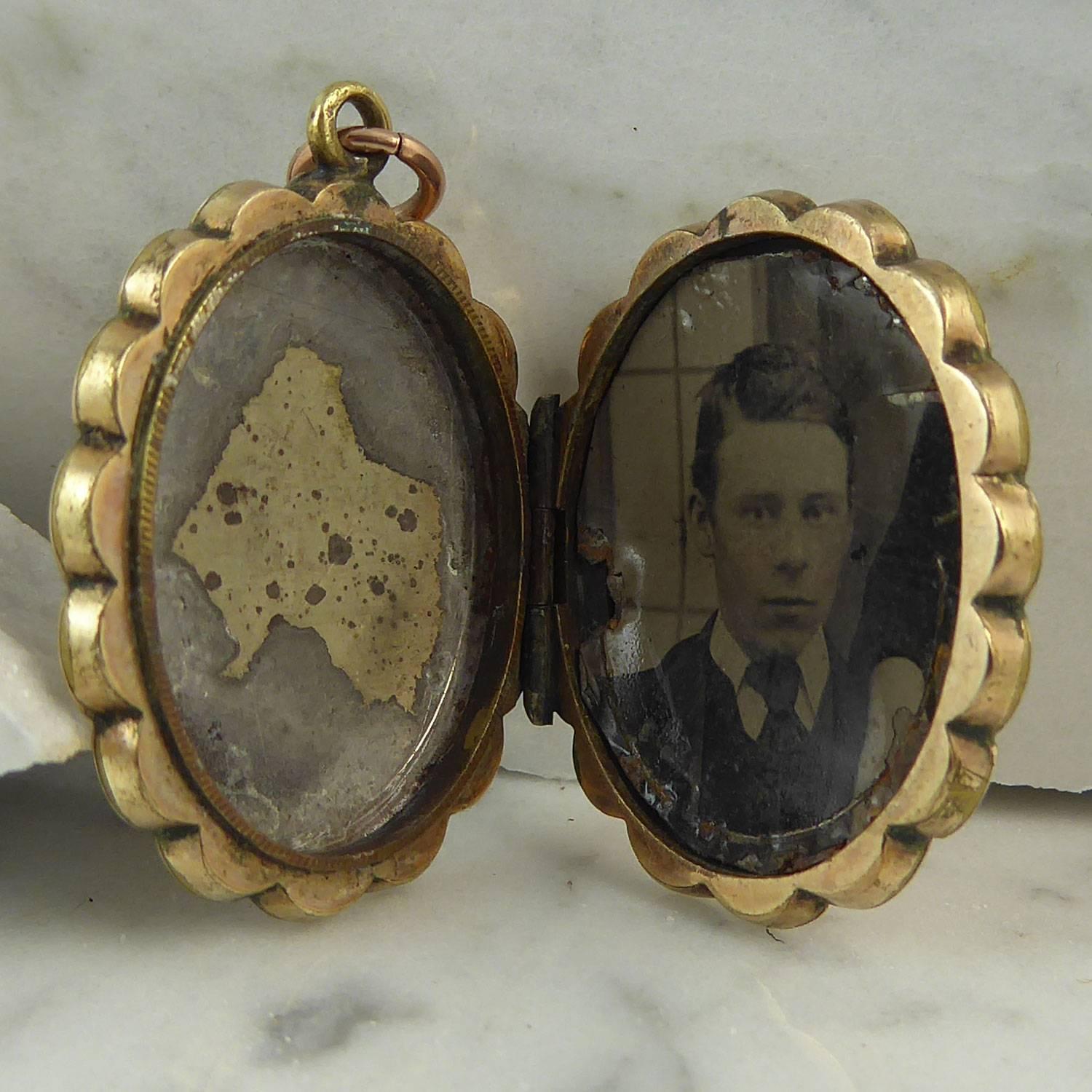 Victorian Antique Gold Back and Front Locket, Hand Engraved 5