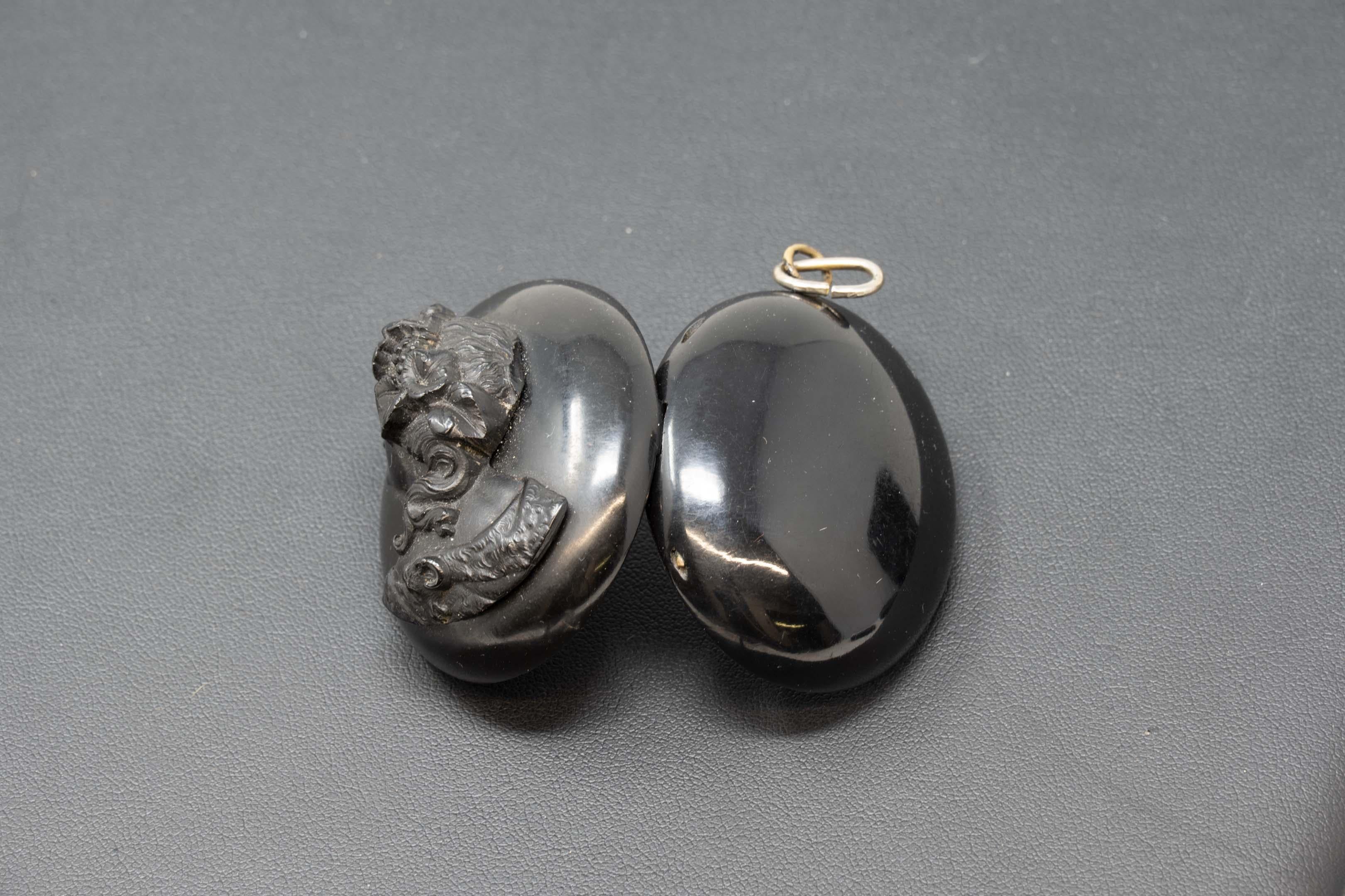 Victorian Antique Gutta Percha Mourning Locket Lady Cameo For Sale 2