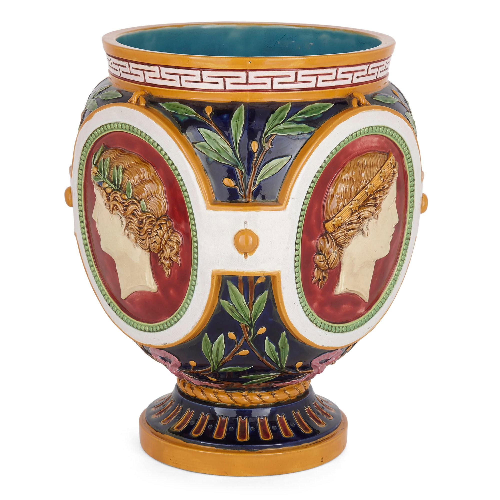 Antike viktorianische Majolika-Jardinière der vier Jahreszeiten von Minton (Renaissance) im Angebot