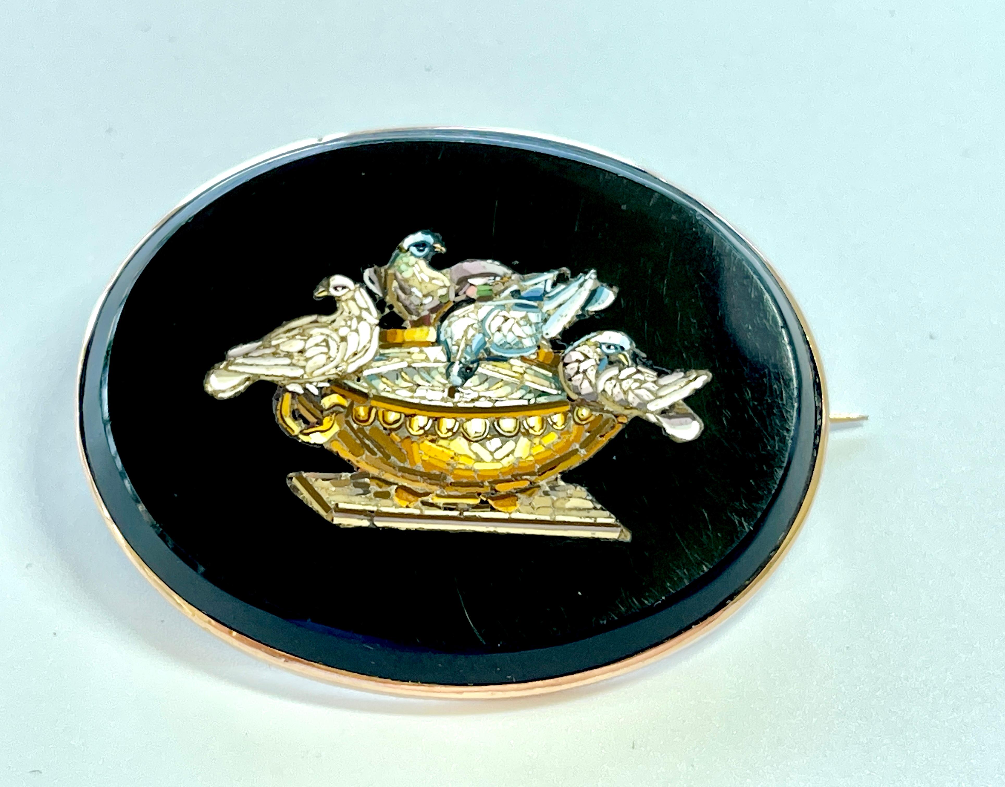 Apogée victorien Broche victorienne ancienne « Doves of Pliny » en or rose 15 carats, années 1880 en vente