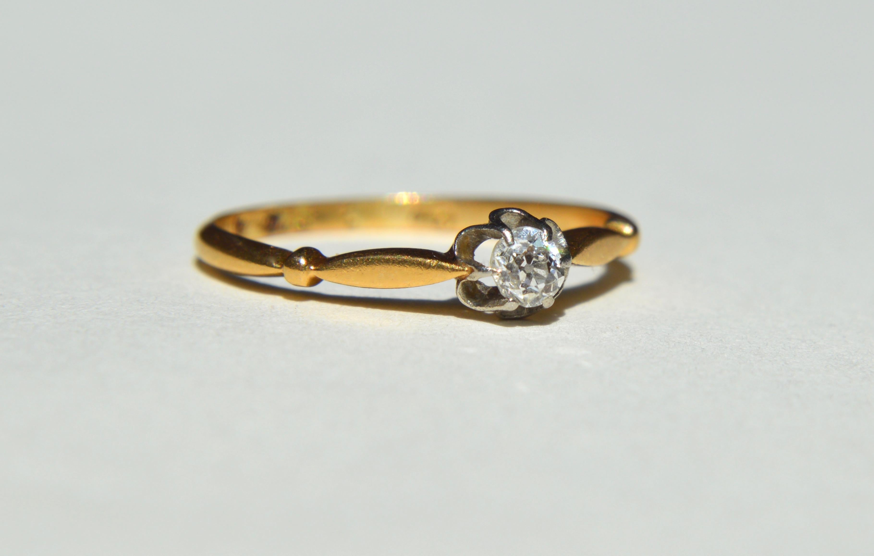 Lovely English origin Victorian era antique circa 1880s old minecut diamond with a buttercup setting in 18K yellow gold. Size 6.5, can be resized by a jeweler. In good condition. Diamond has been graded as color E, clarity VS1. Marked and tested as