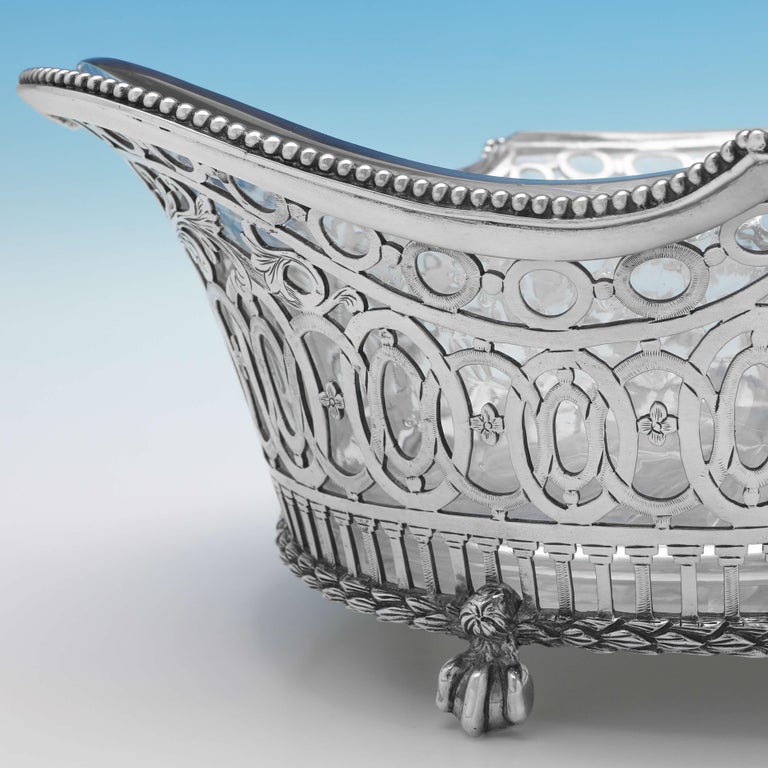Victorian Antique Sterling Silver Dish with Glass Liner, London, 1890 For Sale 1