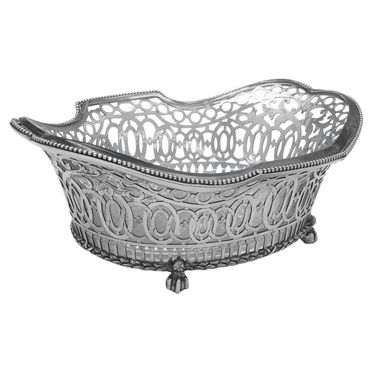 Victorian Antique Sterling Silver Dish with Glass Liner, London, 1890 For Sale