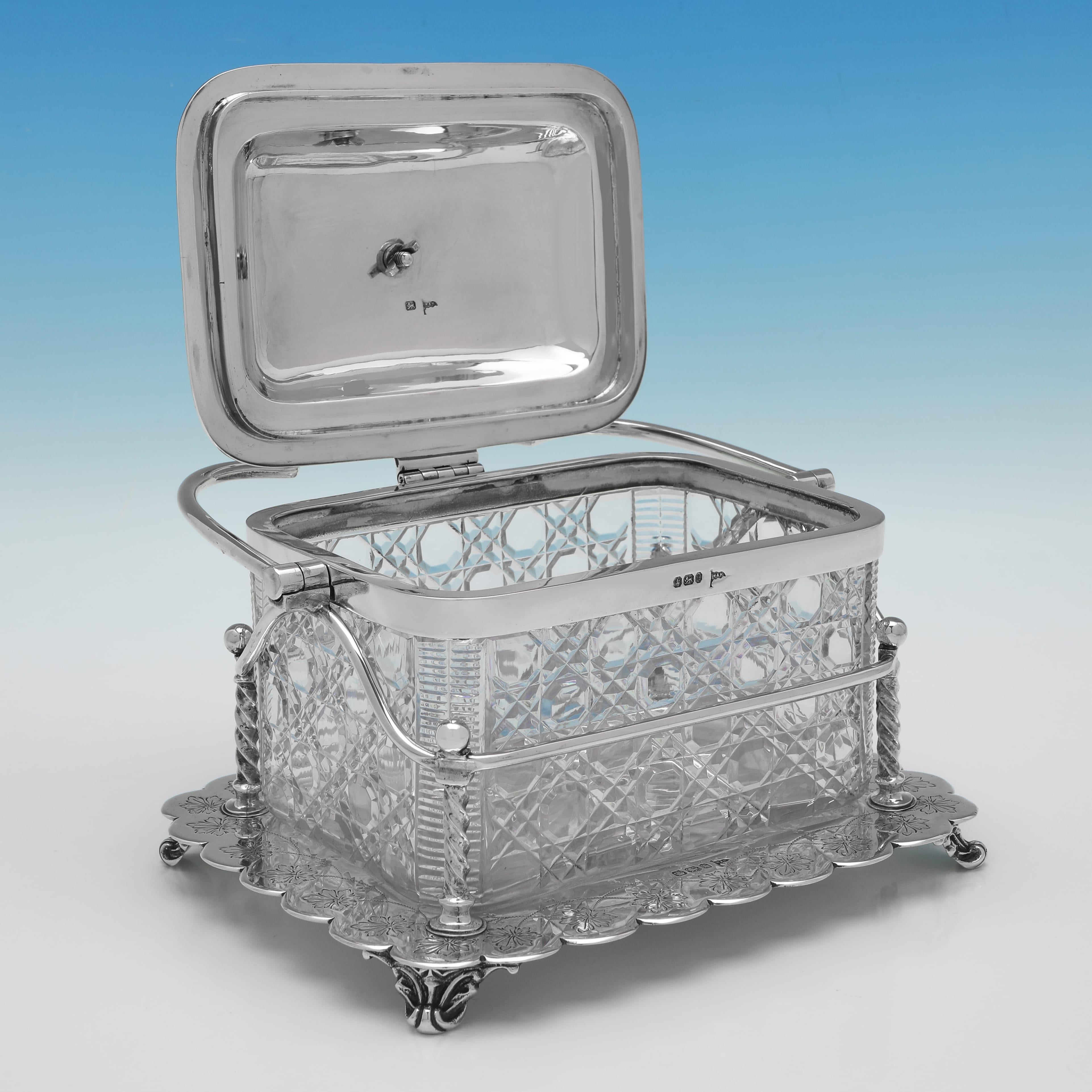 Galletero victoriano antiguo de plata de ley y cristal fabricado por Walker & Hall 1895 Victoriano en venta