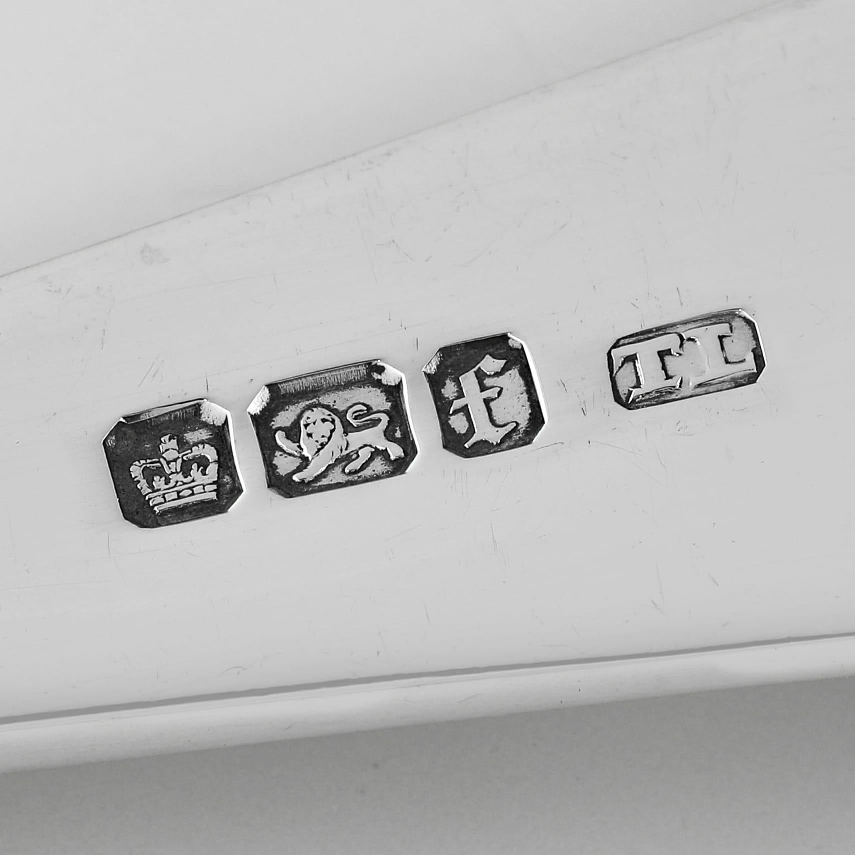Fin du XIXe siècle Ensemble victorien ancien de 4 cuillères à baies en argent sterling fabriqué en 1898 en vente