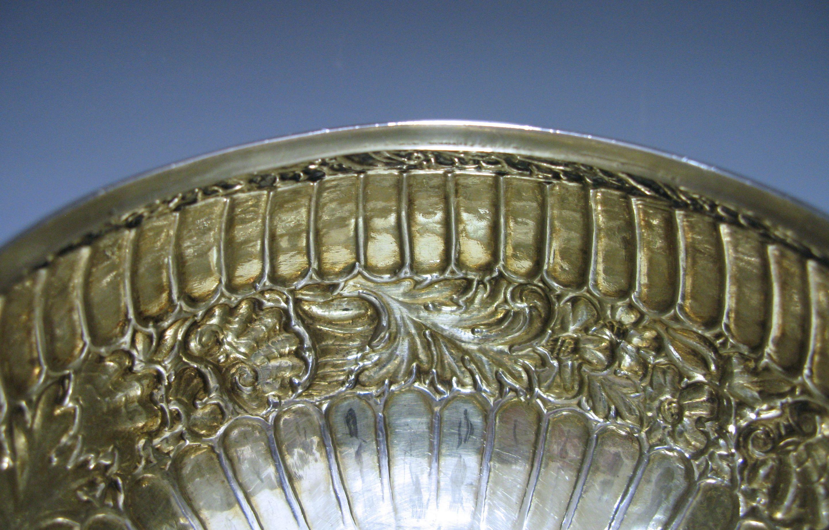 Victorian Antique Sterling Silver two handled Bowl In Good Condition For Sale In London, GB