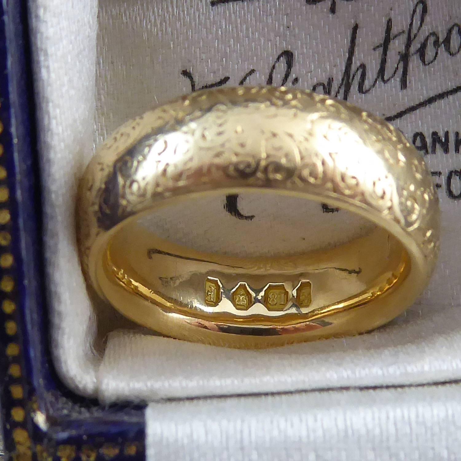 Victorian Antique Wedding Ring, London 1881, 18 Carat Gold, Floral Engraving 3