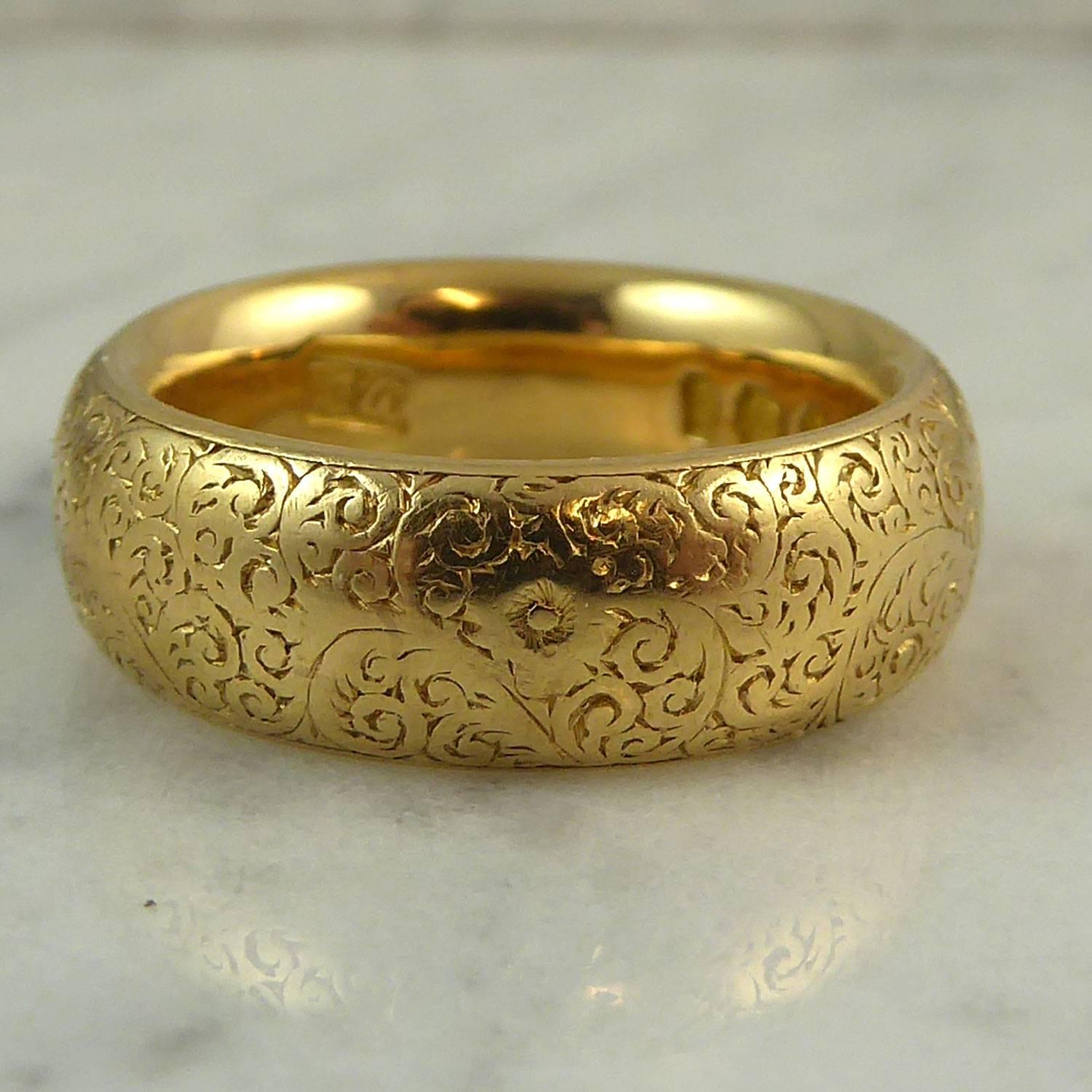 Victorian Antique Wedding Ring, London 1881, 18 Carat Gold, Floral Engraving In Excellent Condition In Yorkshire, West Yorkshire