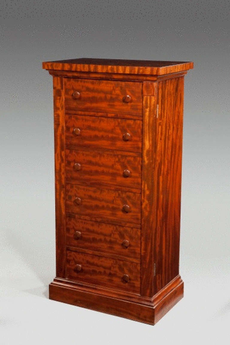A fine antique mahogany early Victorian Wellington chest
This tall cabinet has six drawers with a pilaster side-locking mechanism. Attributed to Gillows.