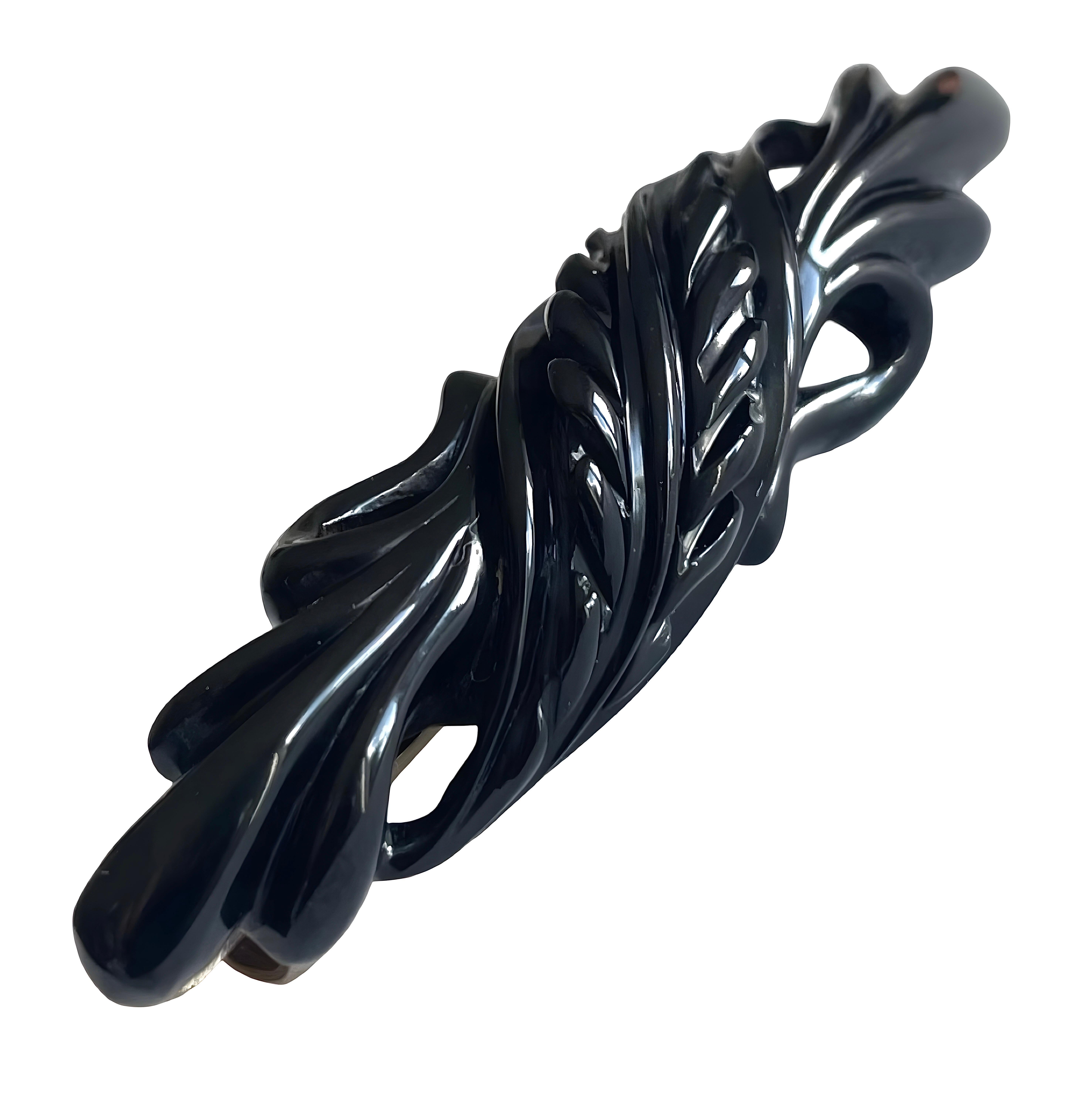 Victorian antique Whitby Jet carved brooch, black Mourning jewellery, circa 1880 In Excellent Condition In Kings Langley, GB