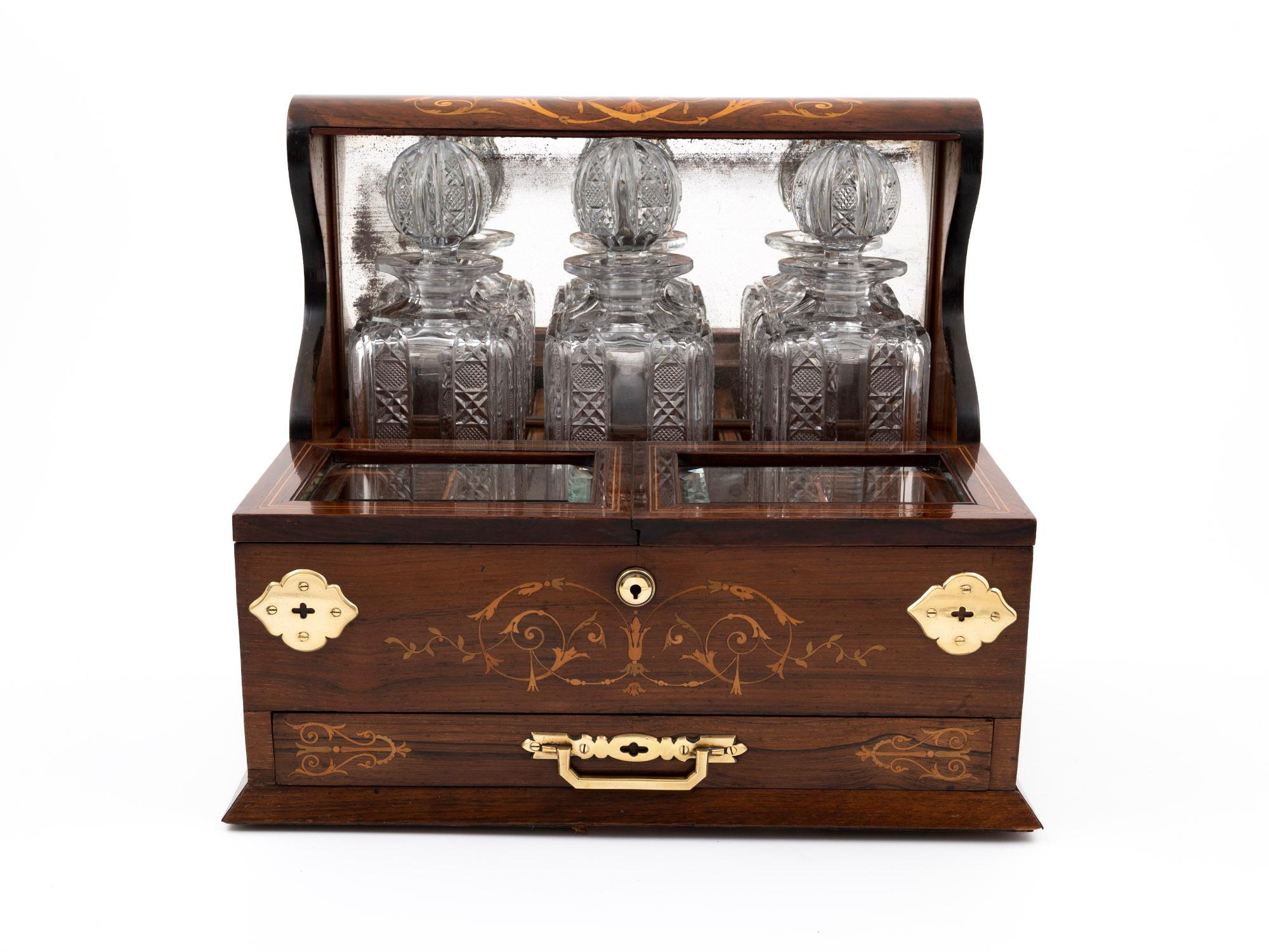 Britannique Carafe Humidor Games Box d'antiquités victorienne en vente