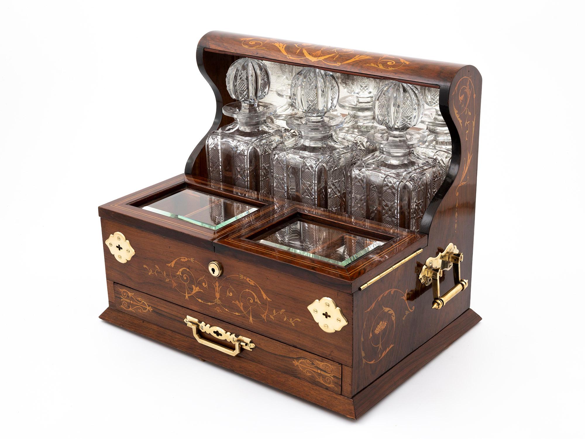 Viktorianischer Antiquitäten-Dekanter Humidor-Spielkasten (20. Jahrhundert) im Angebot
