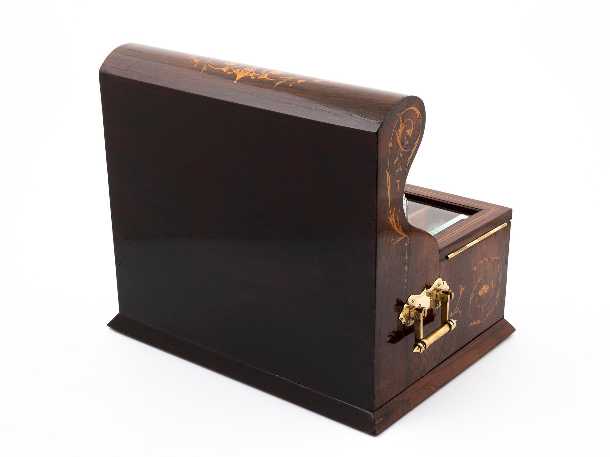Acajou Carafe Humidor Games Box d'antiquités victorienne en vente