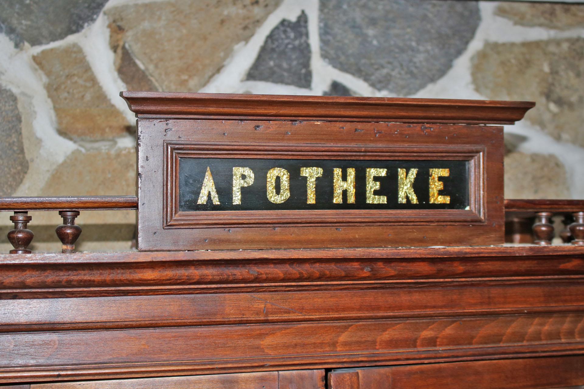 Viktorianisches Apothekenkabinett im Zustand „Gut“ im Angebot in Lučenec, SK