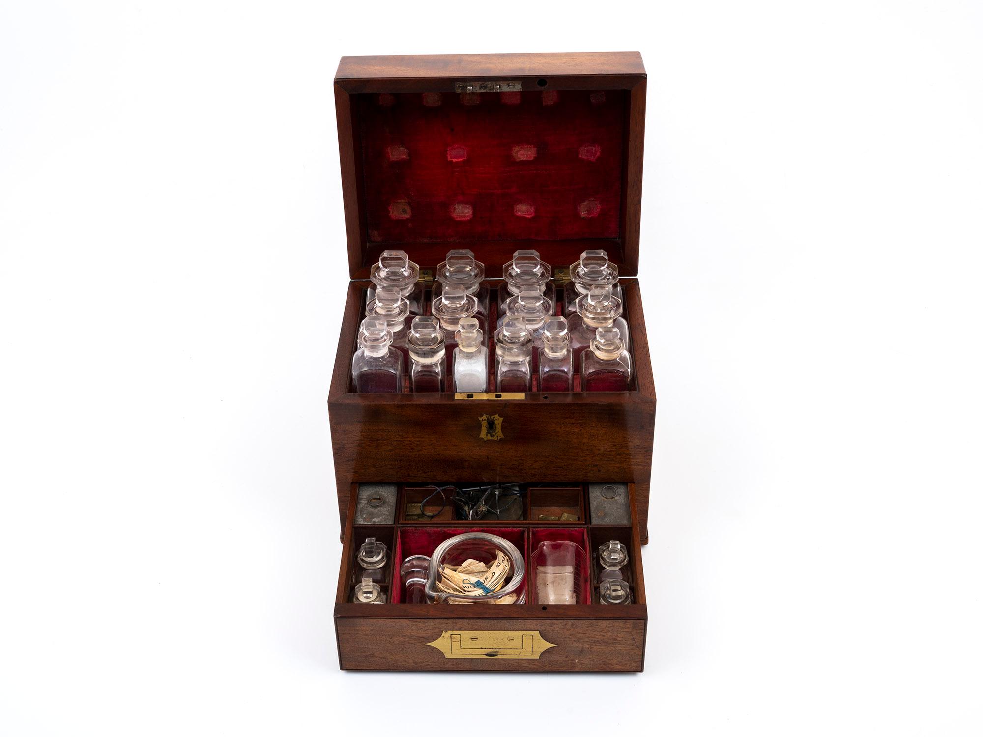 Victorian Apothecary Box In Good Condition For Sale In Northampton, GB