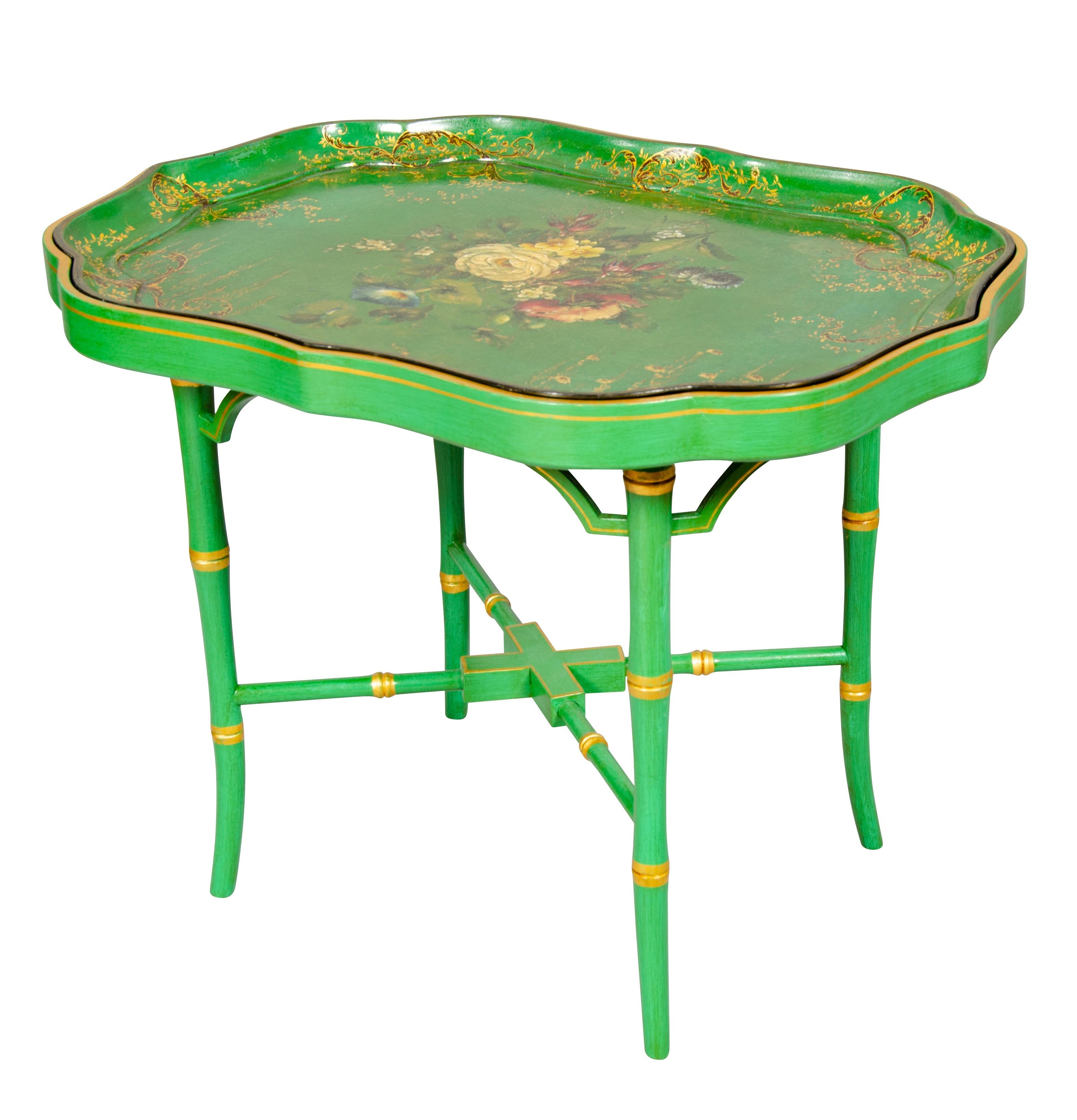 Table  plateau victorienne en papier mch vert pomme de Jennens & Bettridge''s Bon état - En vente à Essex, MA