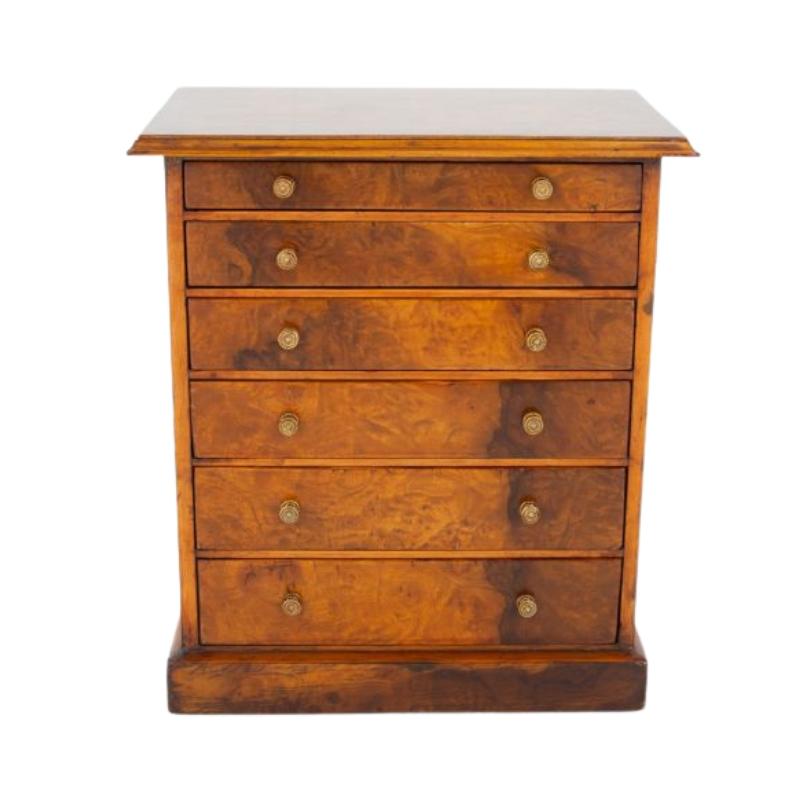 Viktorianische Azubi-Kommode Nussbaum 1860 im Zustand „Gut“ im Angebot in Potters Bar, GB