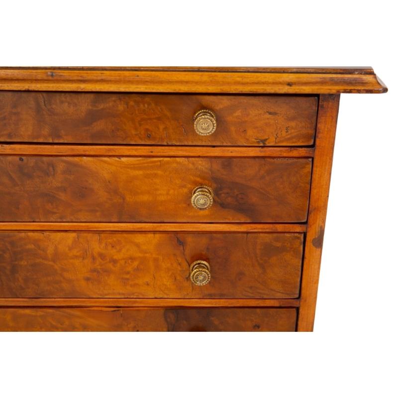 Viktorianische Azubi-Kommode Nussbaum 1860 (Spätes 19. Jahrhundert) im Angebot