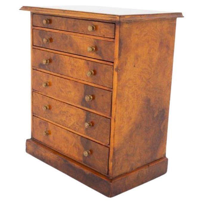 Viktorianische Azubi-Kommode Nussbaum 1860 im Angebot