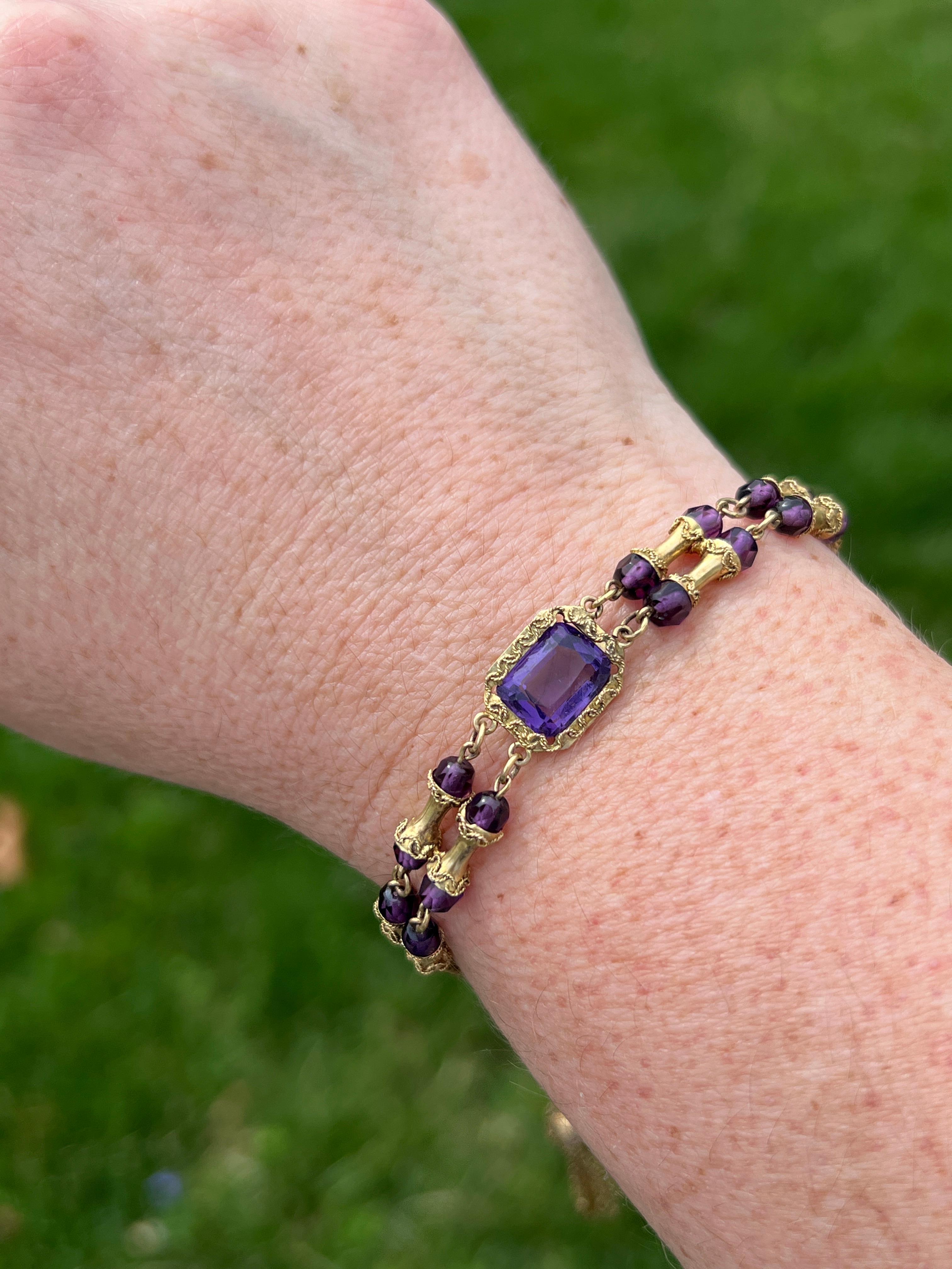 Victorian Archaeological Revival Purple Glass Bead & Yellow Gold Chain Bracelet In Good Condition For Sale In Towson, MD