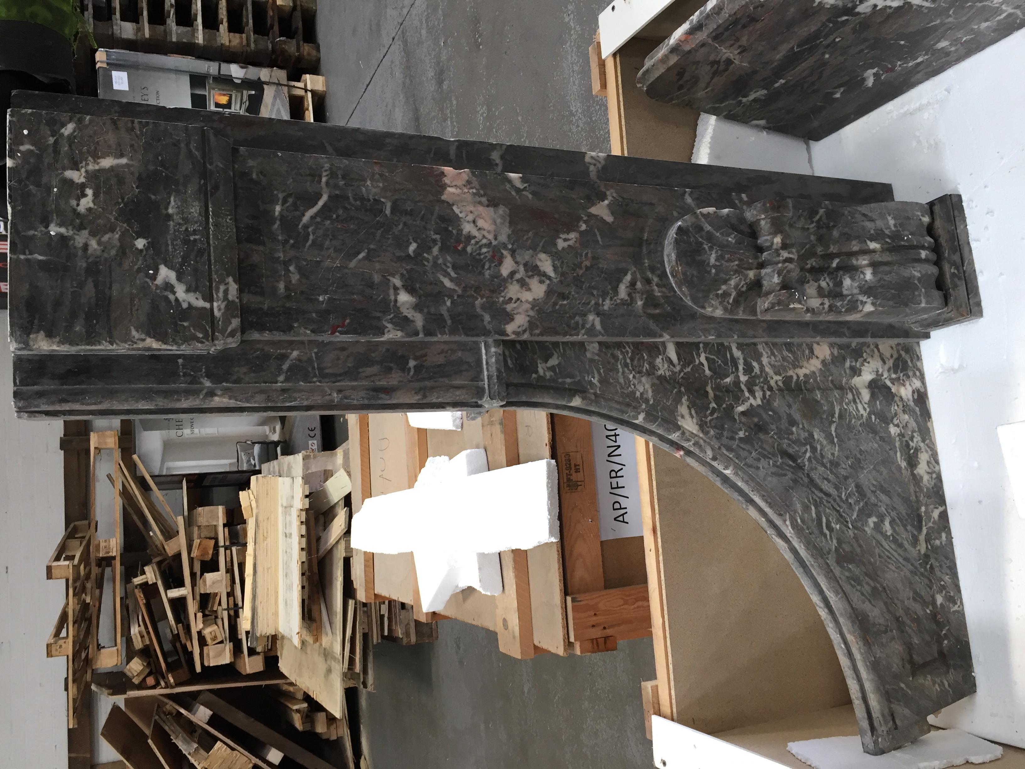 Victorian Arched Marble Mantel with St. Annes Marble Corbels ‘VIC-W67’ In Good Condition For Sale In New York, NY