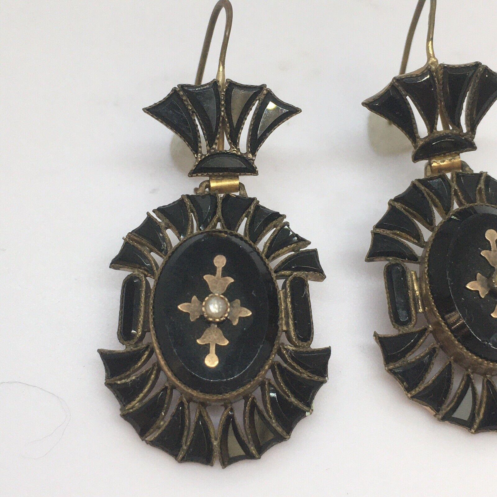 Victorian Archeological Revival Drop Dangle Earrings Rolled Gold 1.5 inch 1880s


5.9 gram
Unmarked, Rolled Gold
Hanging 1.5 inch
One Seed Pearl on each earring
Wear and tear, item is 140 years old, wear and tear is consistent of age, see