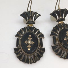 Pendants d'oreilles en or coulé de style néo-archéologique victorien, années 1880