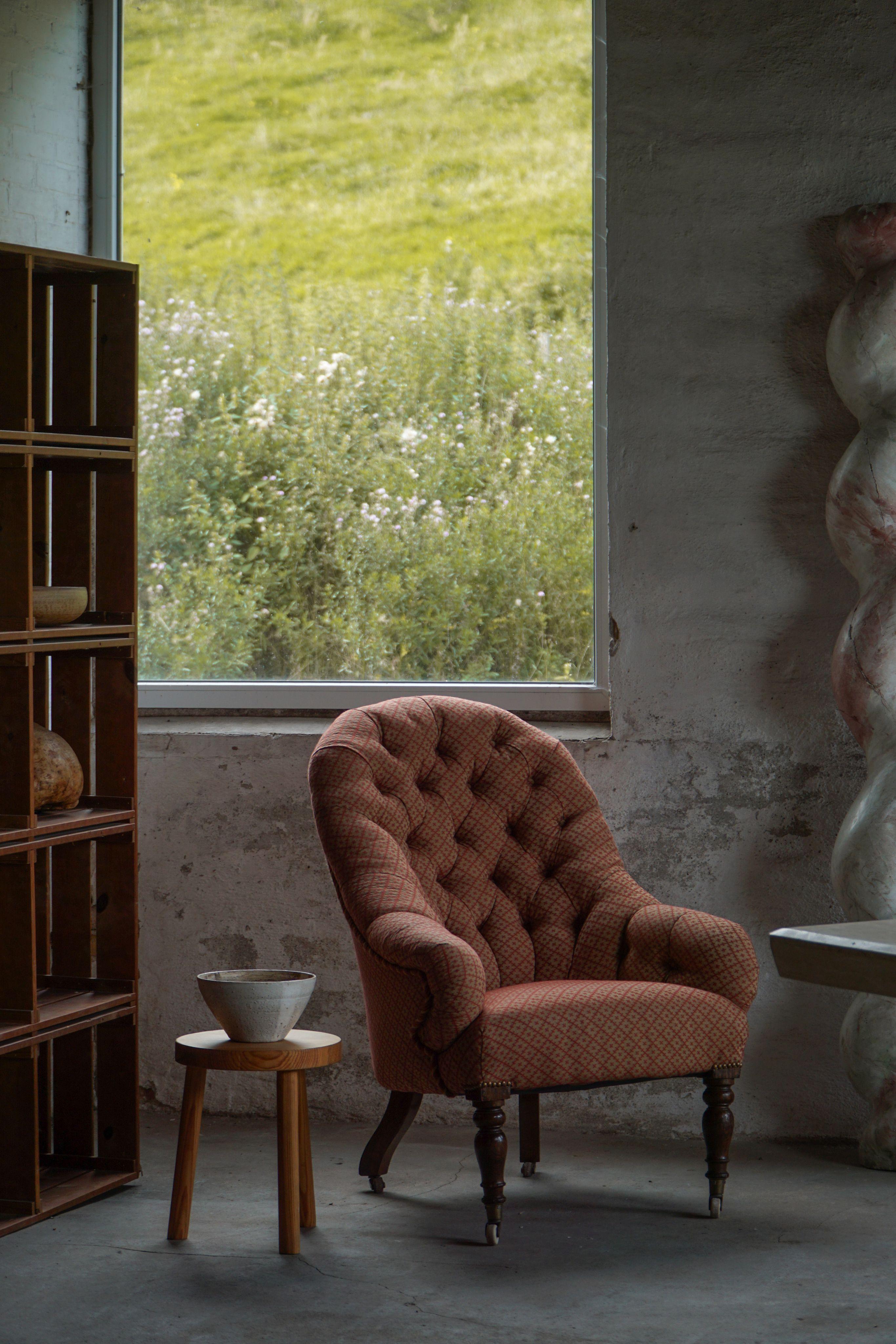 Victorian Armchair in Mahogany, Wheels & Colorful Fabric, England, Early 1900s For Sale 12