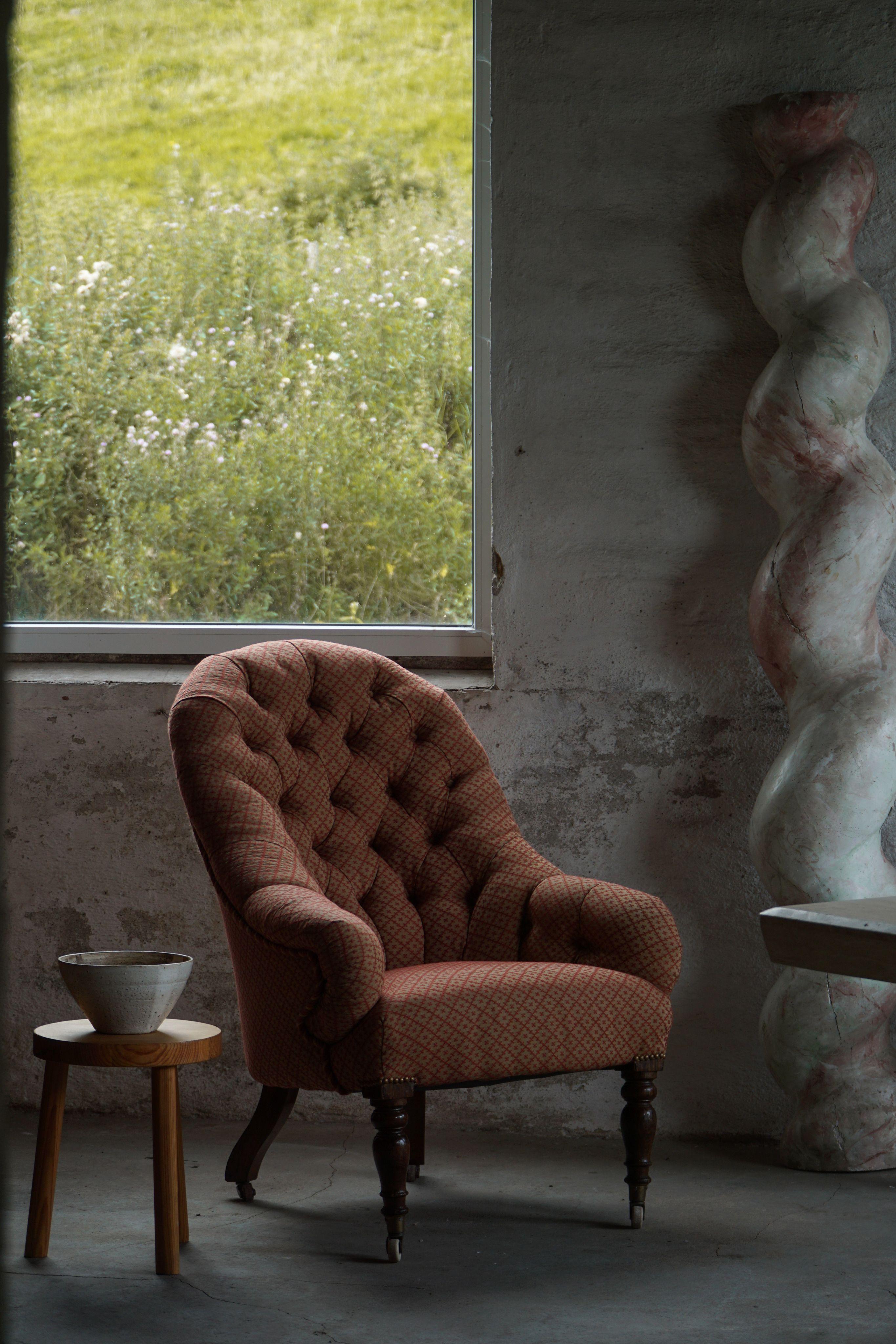 20th Century Victorian Armchair in Mahogany, Wheels & Colorful Fabric, England, Early 1900s For Sale