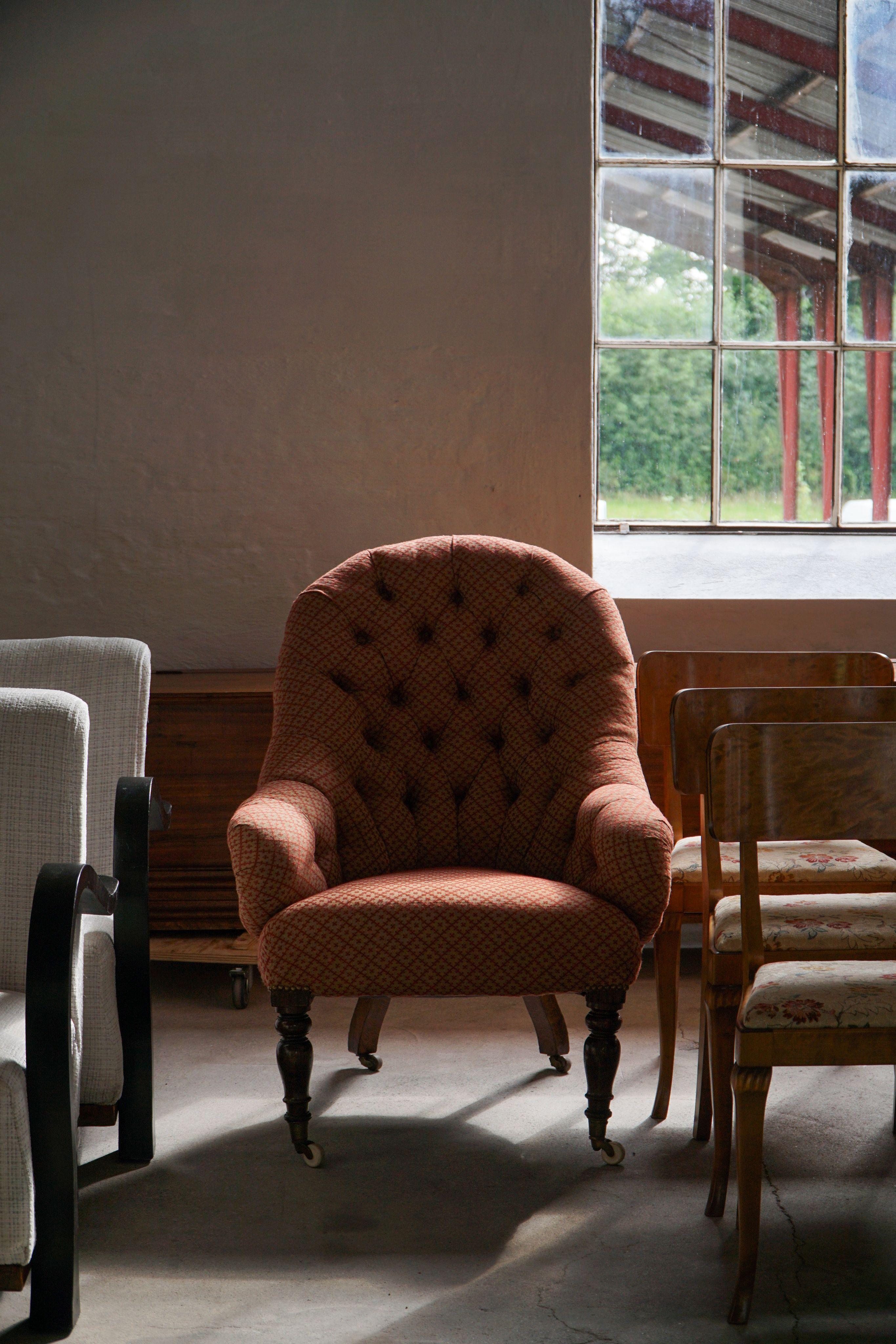 Victorian Armchair in Mahogany, Wheels & Colorful Fabric, England, Early 1900s For Sale 1