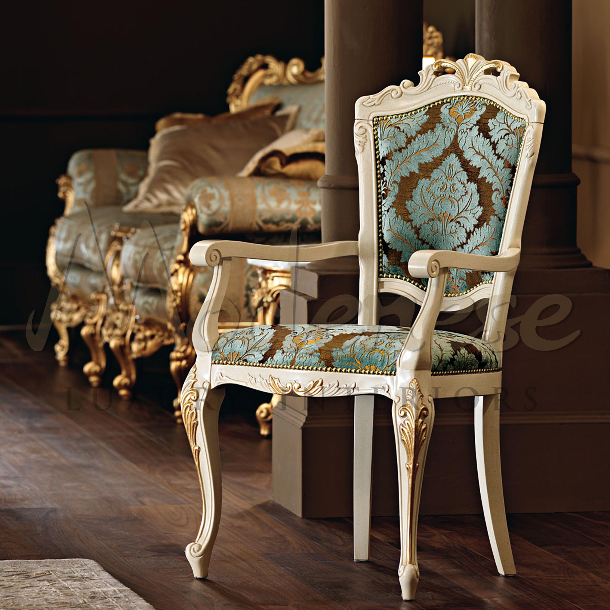 Viktorianischer Sessel in weißer Oberfläche und blaumarinfarben gepolsterter Sitzfläche, Modenese (Italienisch) im Angebot