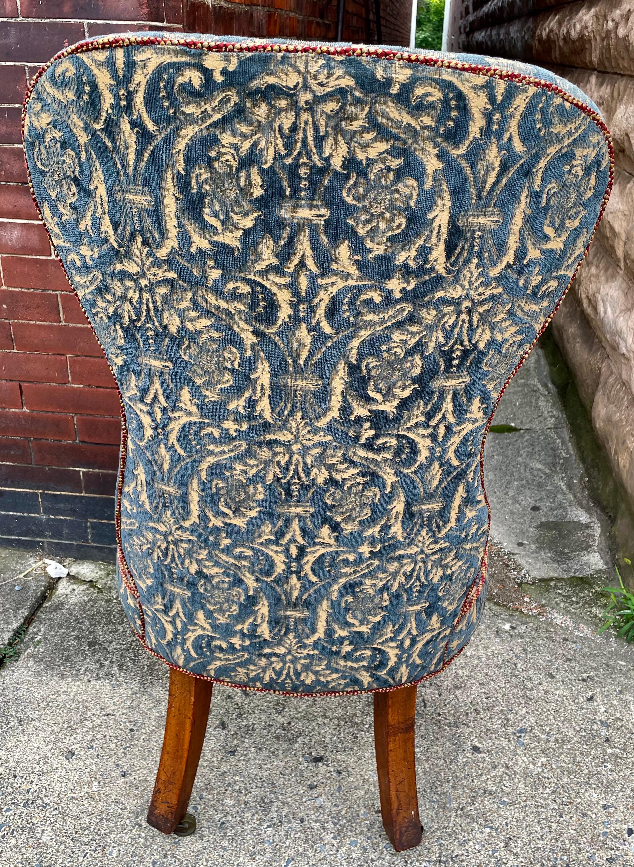 Victorian Armless Slipper Chair & Footstool Blau Chenille Barock Polsterung im Angebot 1