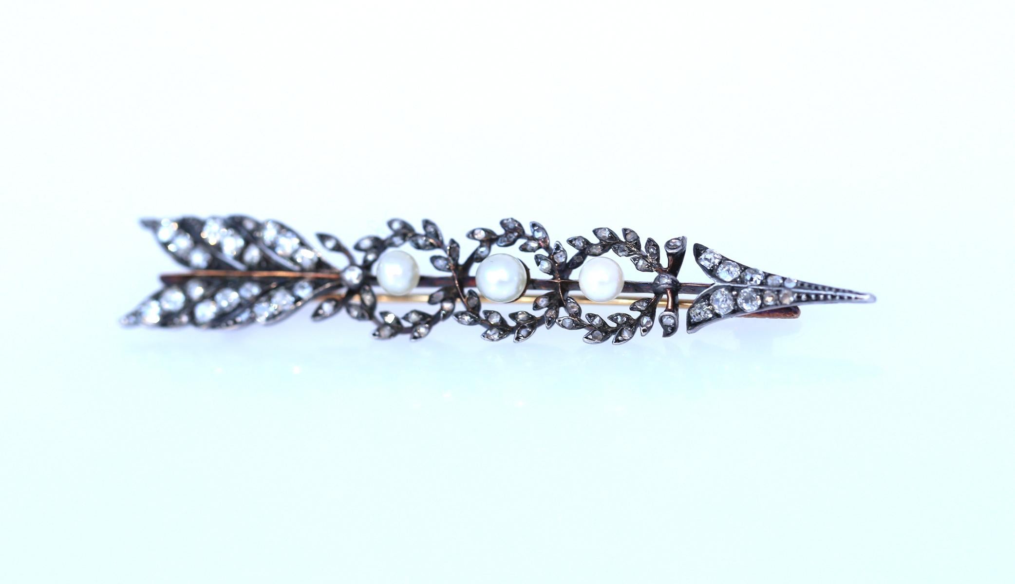 Victorian Arrow Brooch Rose-Cut Diamonds Pearls Gold Silver Unisex, 1895 For Sale 4
