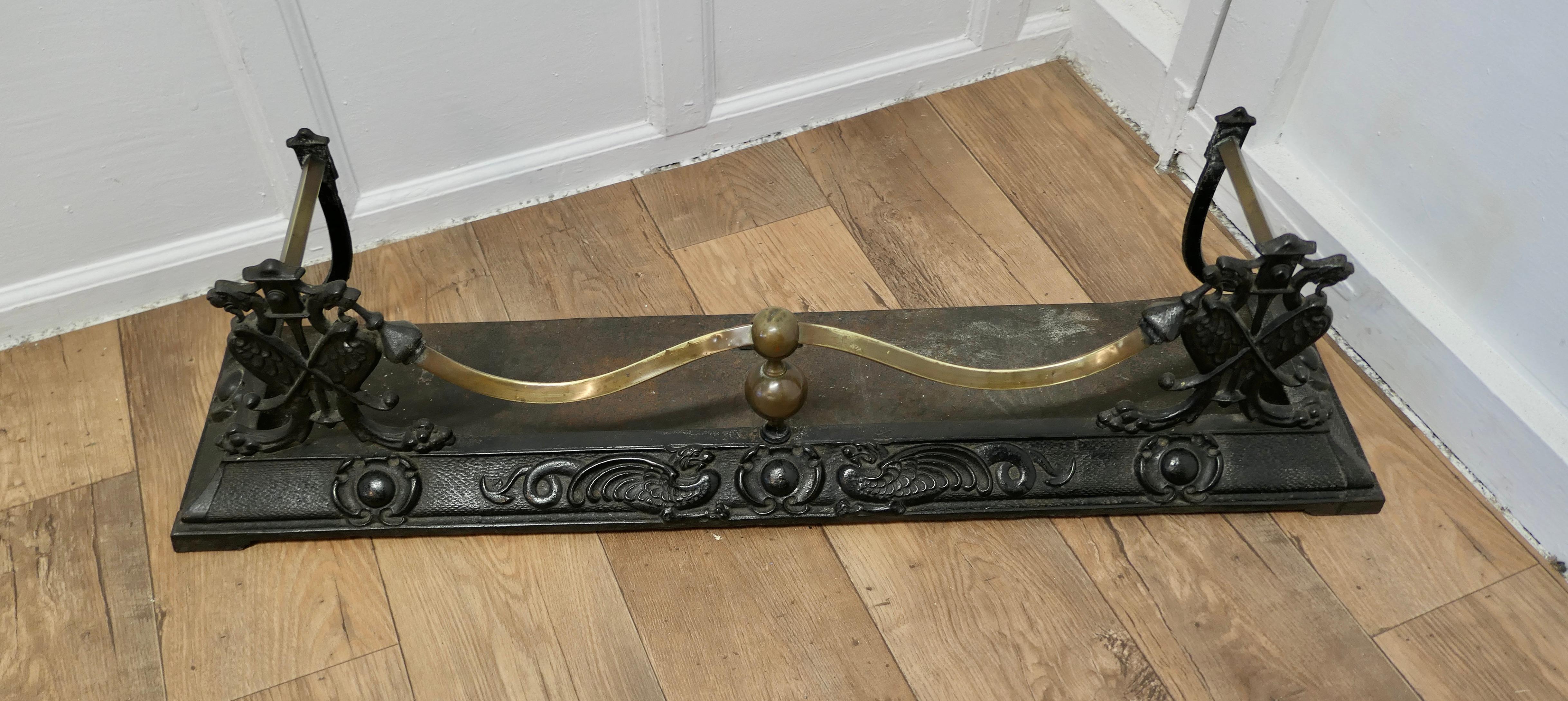 Victorian Art Nouveau Cast Iron and Brass Fender This is Beautifully Designed In Good Condition For Sale In Chillerton, Isle of Wight