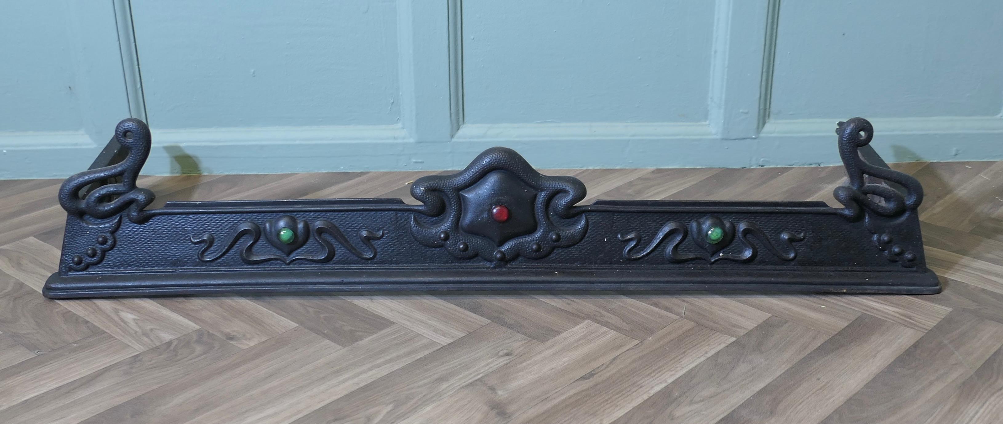 Victorian Art Nouveau Cast Iron Fender This is a Good Victorian Fender In Good Condition For Sale In Godshill, Isle of Wight