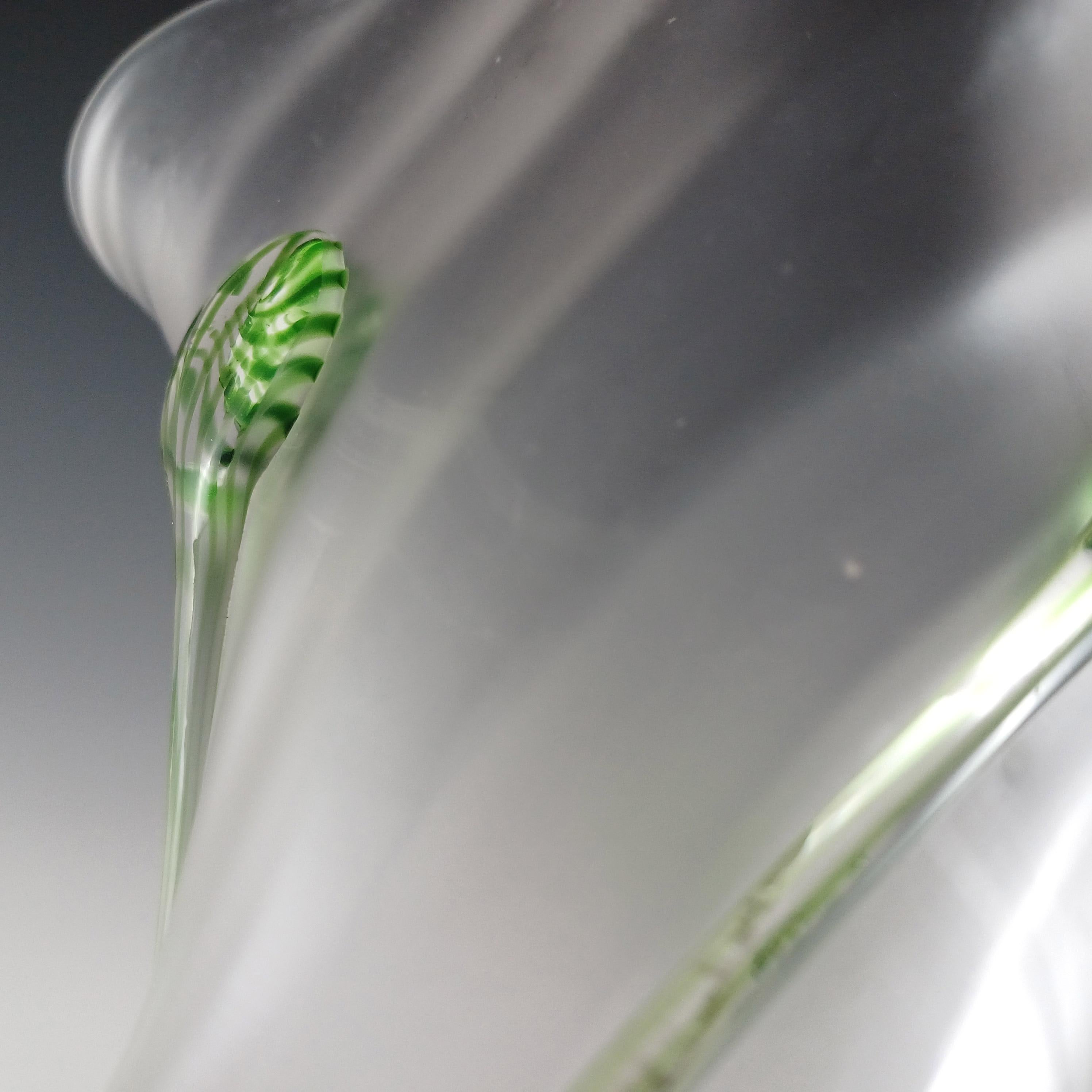 Jarrón Victoriano / Art Nouveau de cristal verde y transparente 'Senderos de renacuajos en venta 2