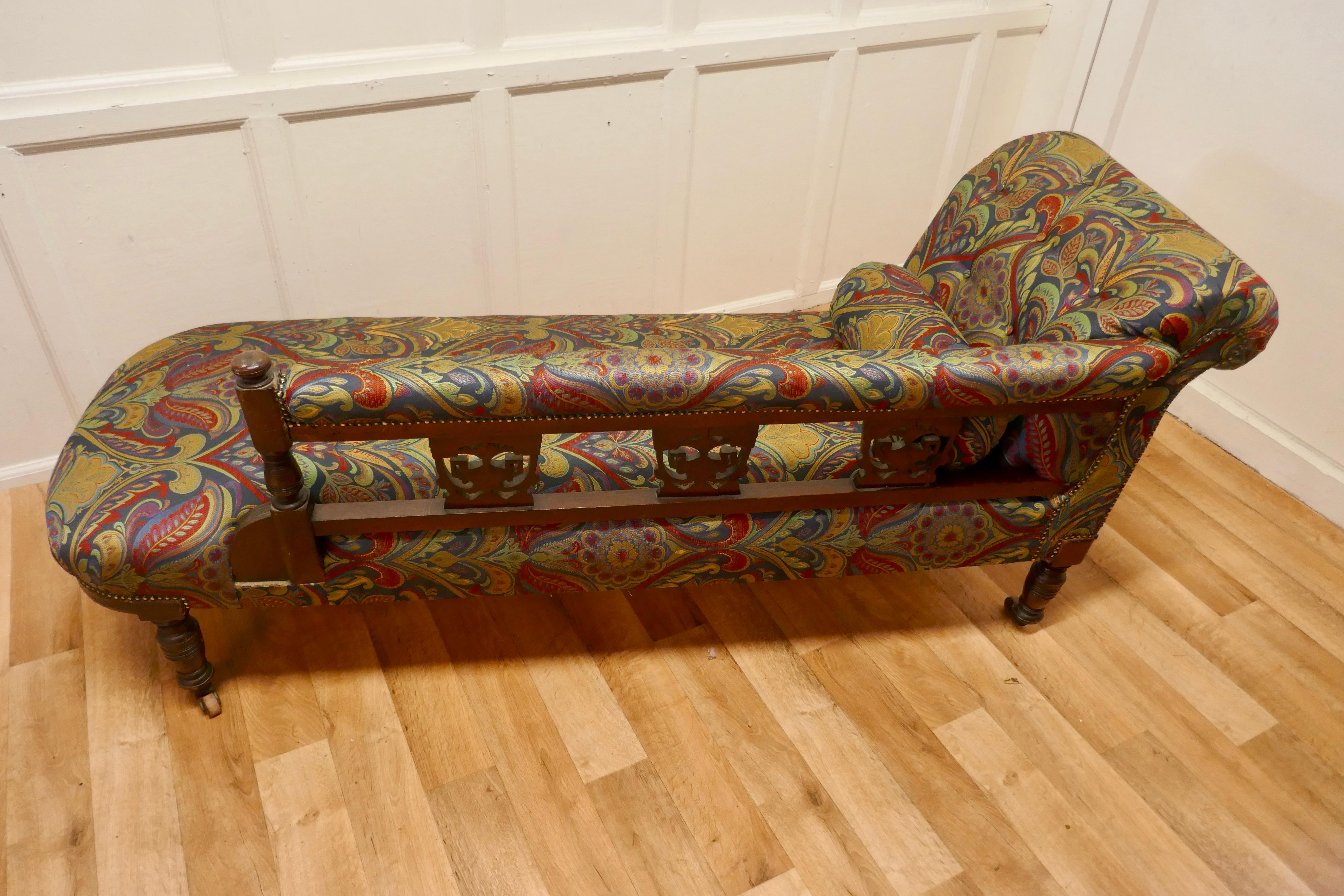 Victorian Art Nouveau Upholstered Chaise Longue For Sale 3
