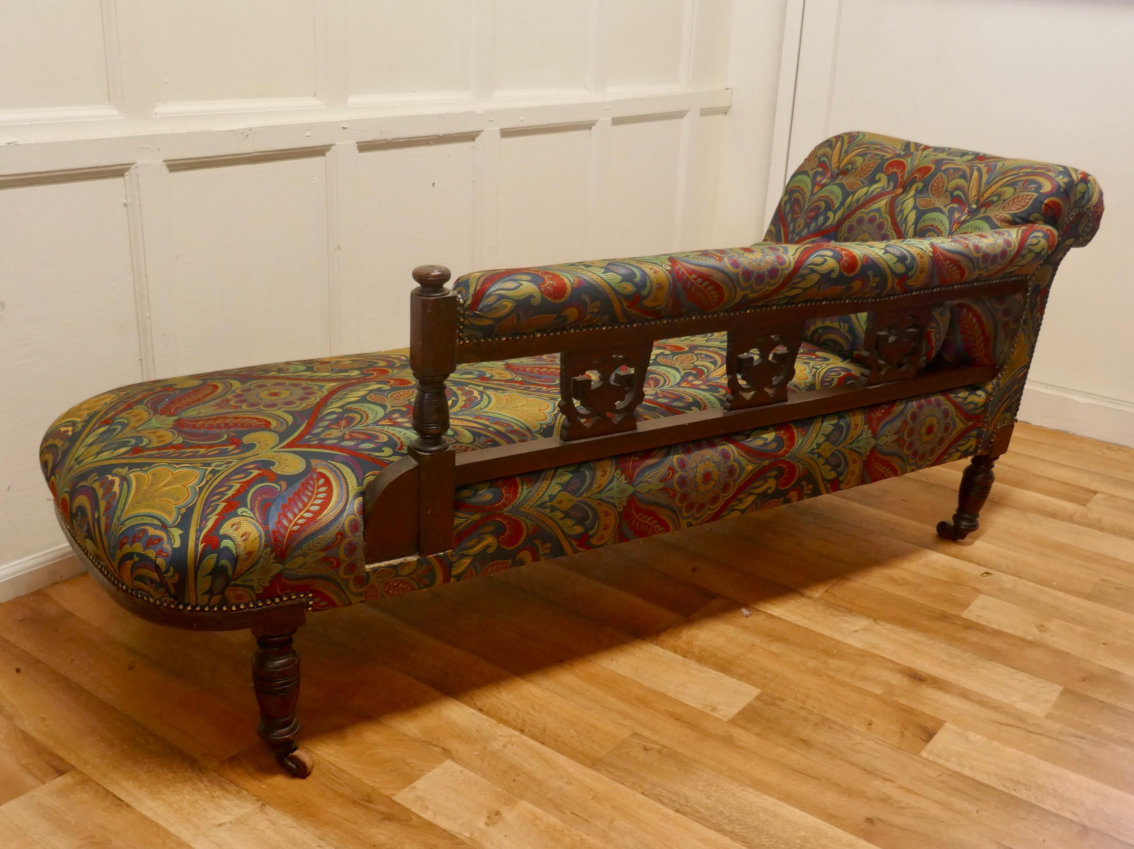 Victorian Art Nouveau Upholstered Chaise Longue For Sale 1