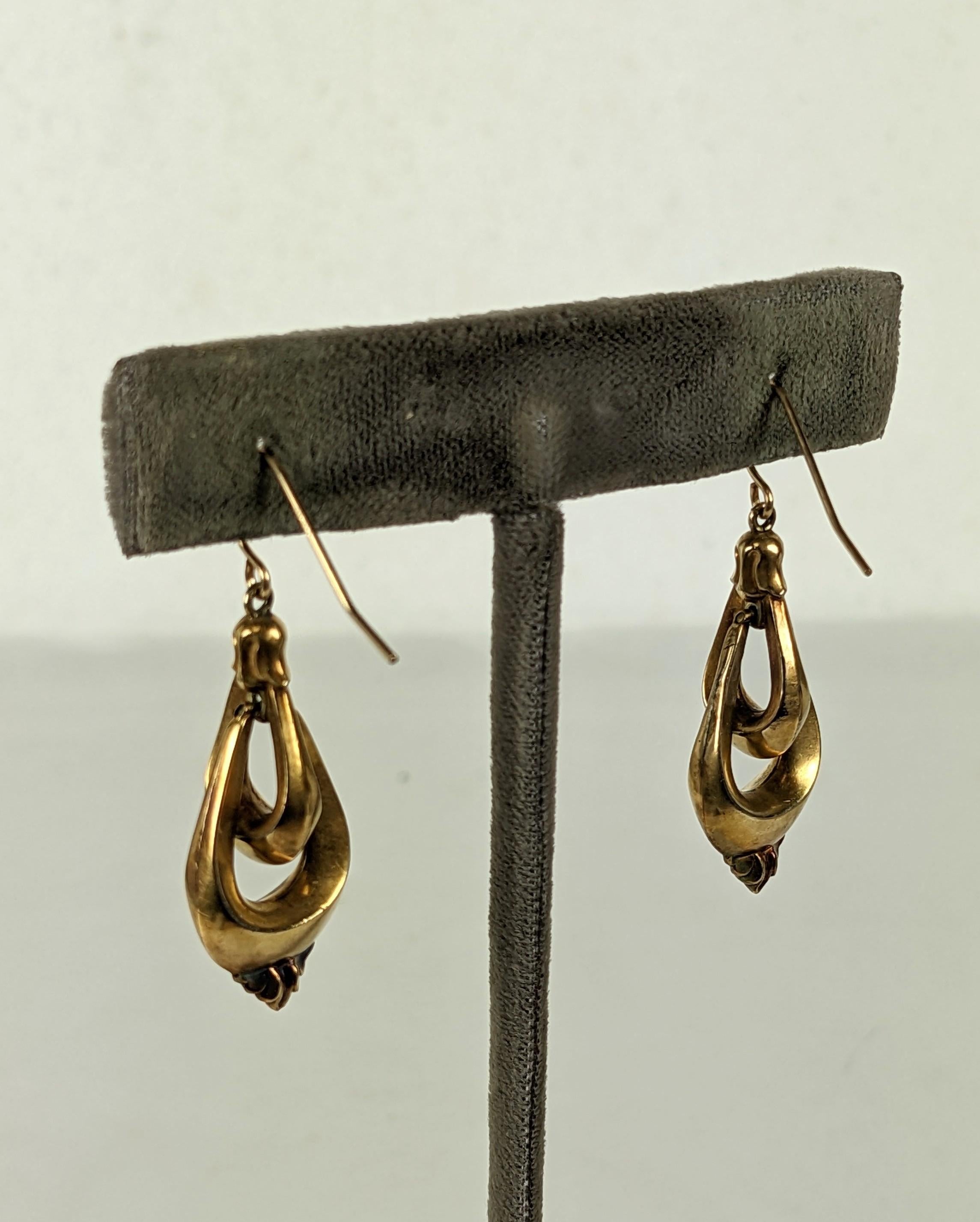 Orecchini d'oro articolati vittoriani In condizioni buone in vendita a New York, NY