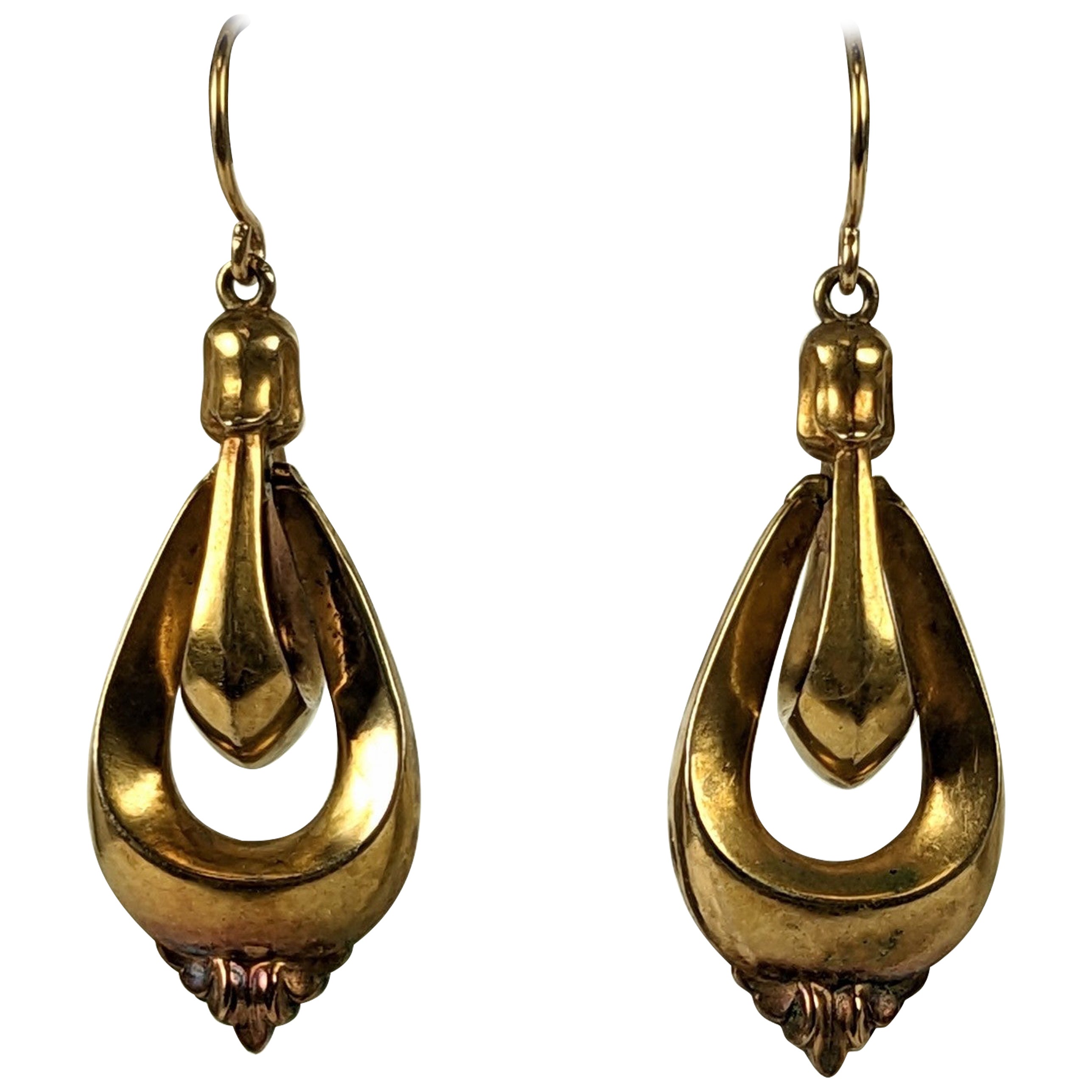 Orecchini d'oro articolati vittoriani in vendita