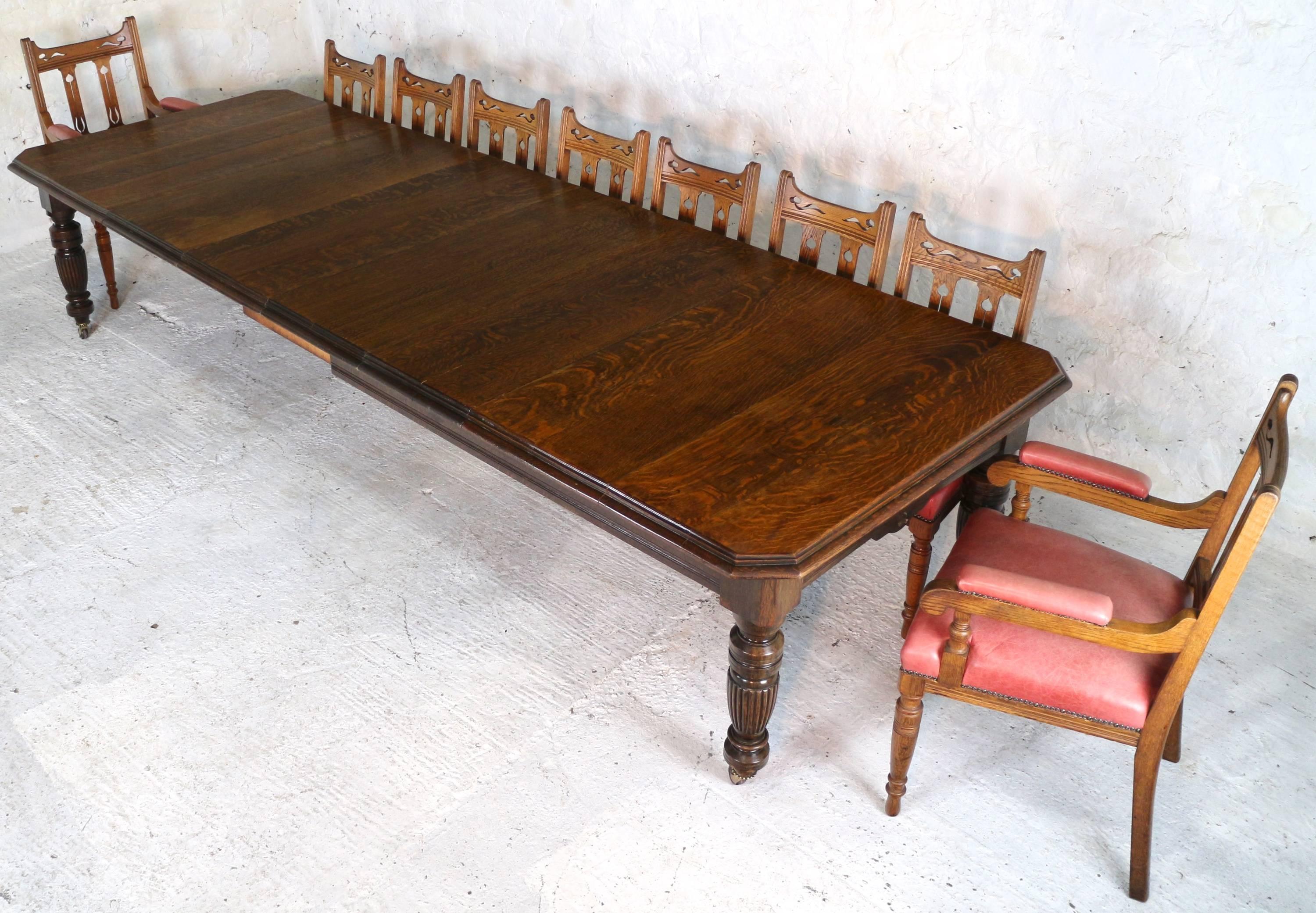 19th Century Victorian Arts & Crafts Oak Extending Dining Table and Four Leaves, Seats 14-16