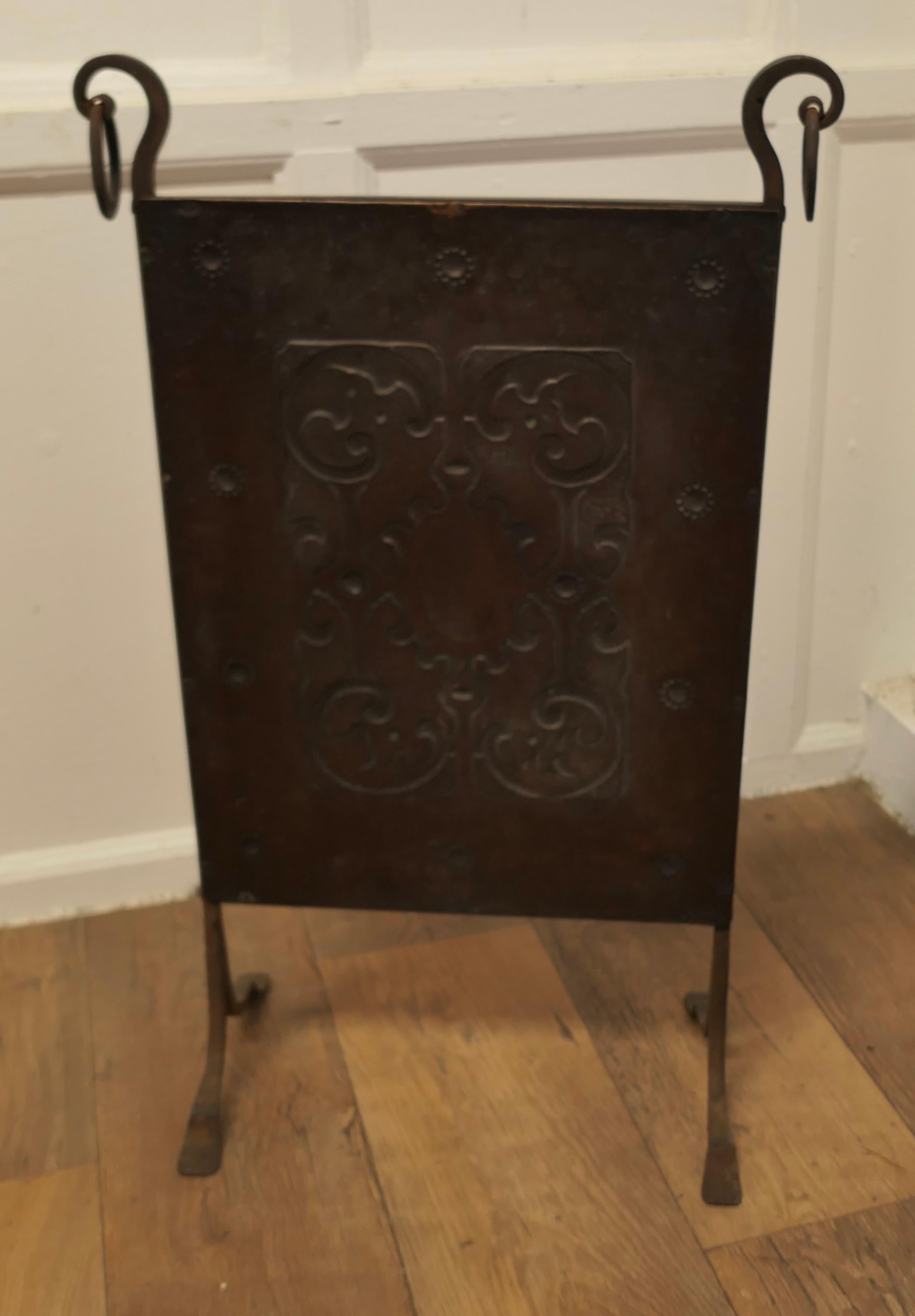 Victorian Arts and Crafts Copper and Iron Fire Screen    For Sale 2