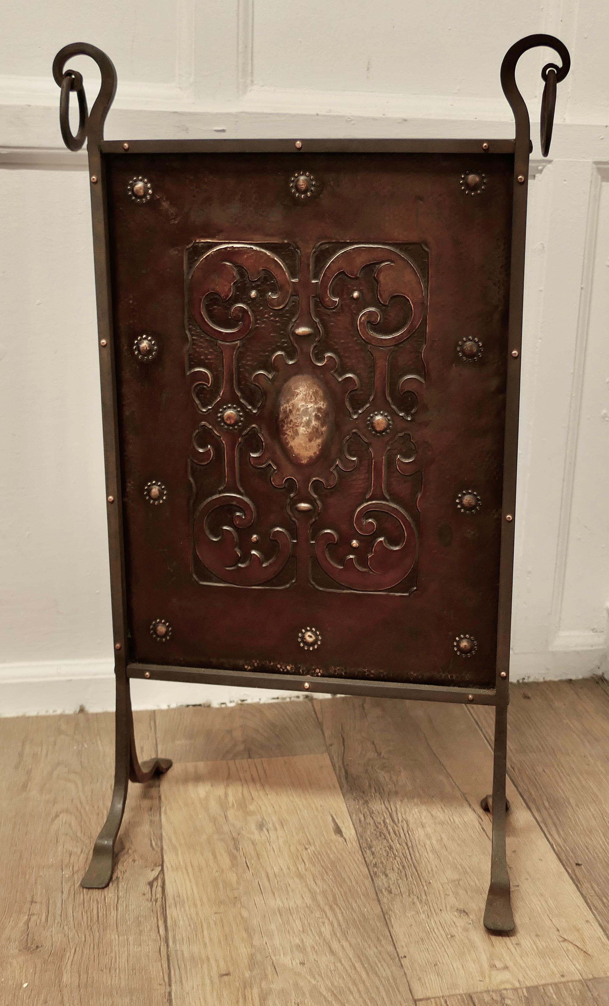 Victorian Arts and Crafts Copper and Iron Fire Screen    For Sale 3