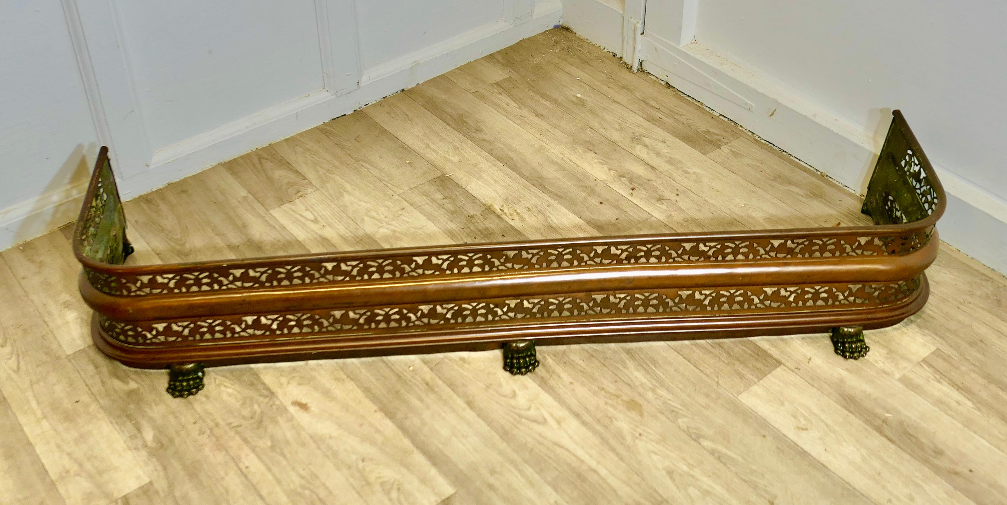 Fine XIX secolo Parafango in ottone gotico vittoriano Arts and Crafts in vendita