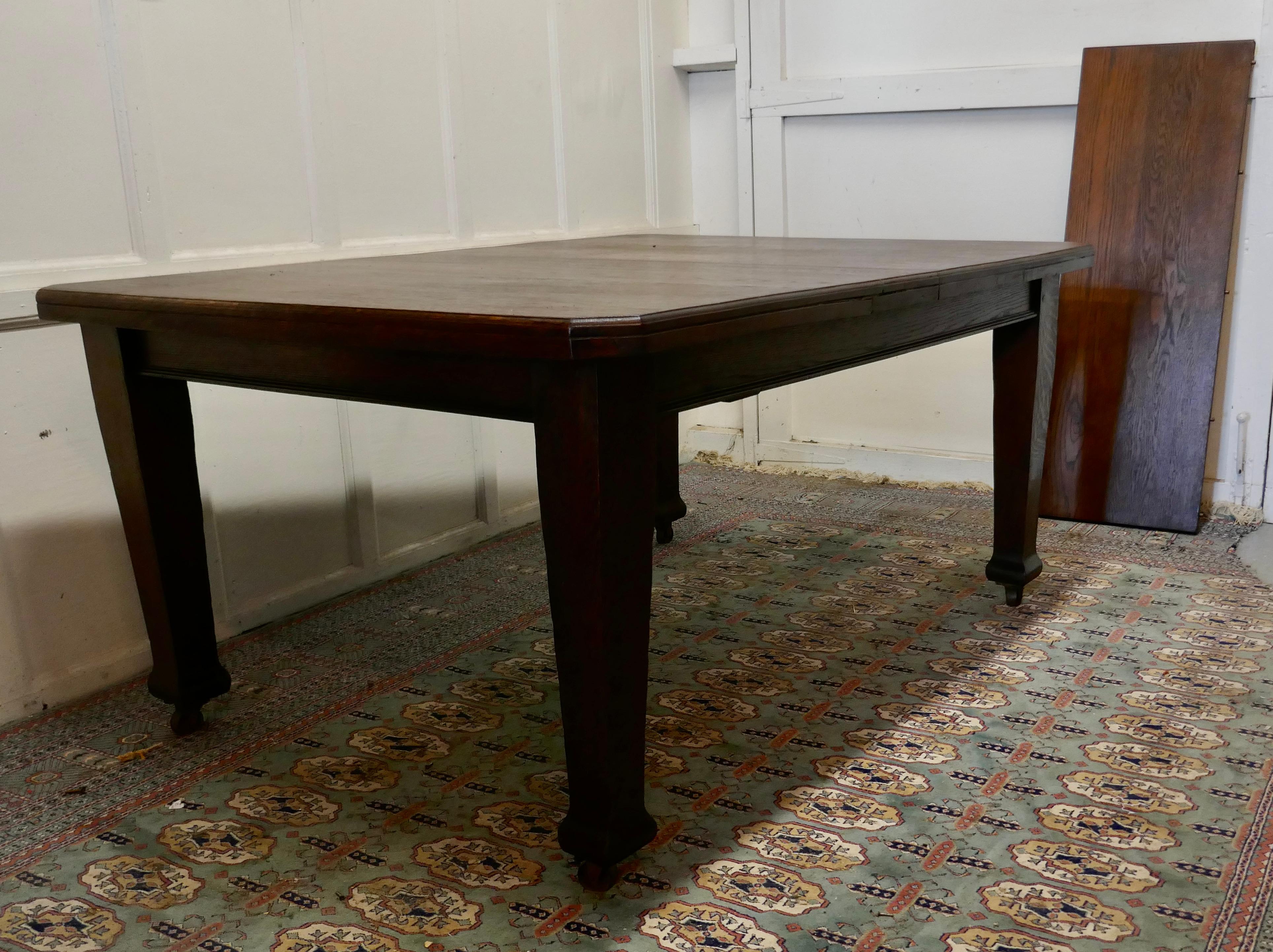 19th Century Victorian Arts and Crafts Oak Wind Out Table, Extending Dining Table For Sale