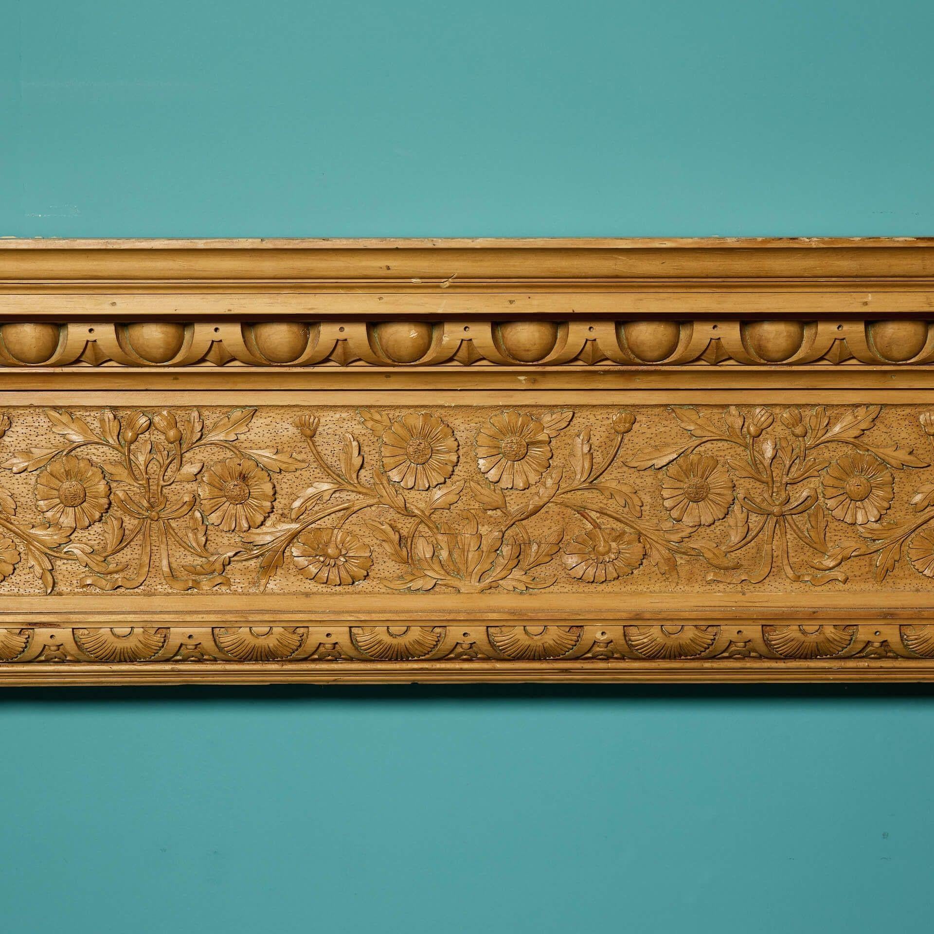 Anglais Cheminée victorienne Arts & Crafts sculptée en pin en vente